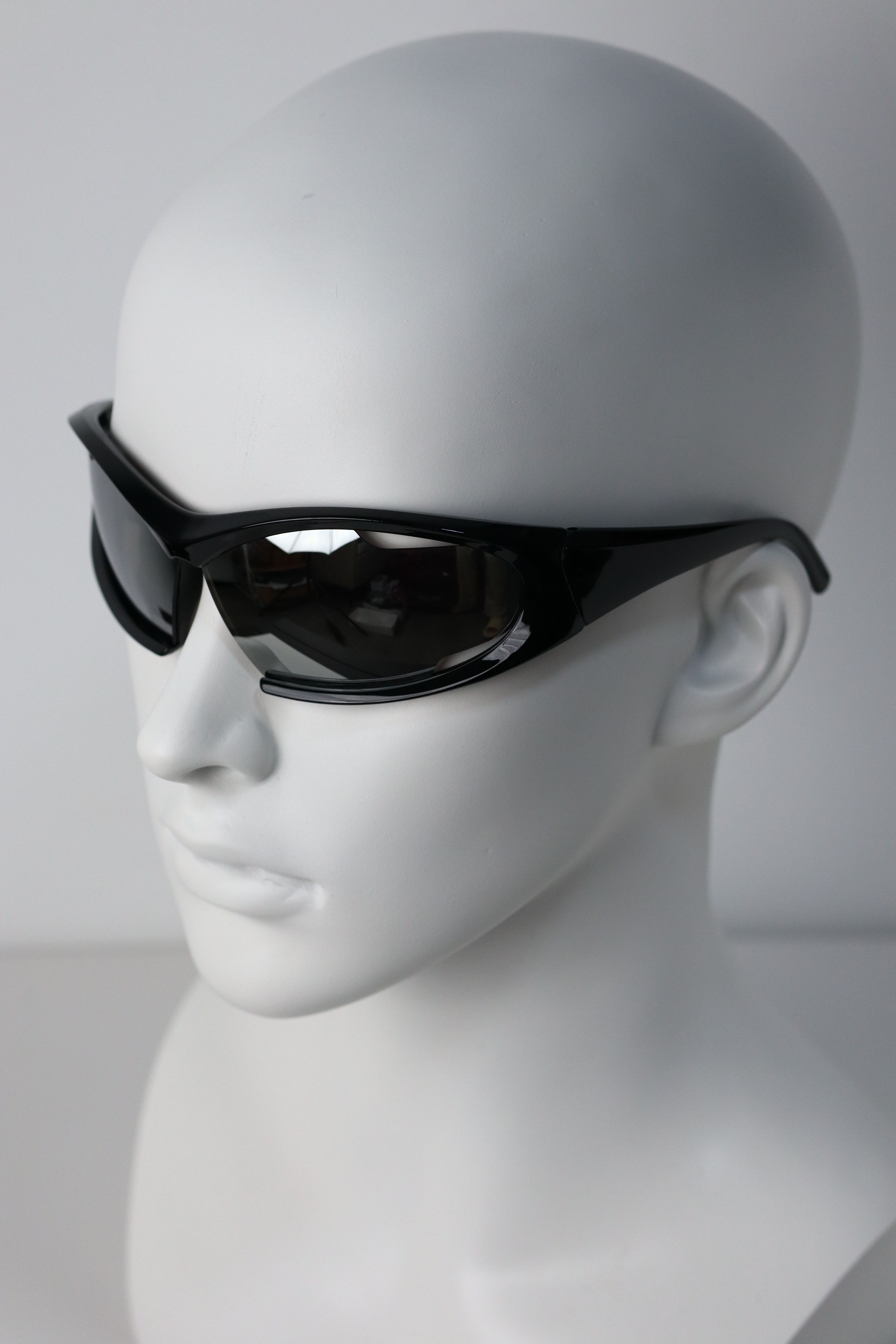 Japanese Brand Y2k Avant Garde Futuristic Black Sunglasses Unisex OS Size ONE SIZE - 3 Thumbnail