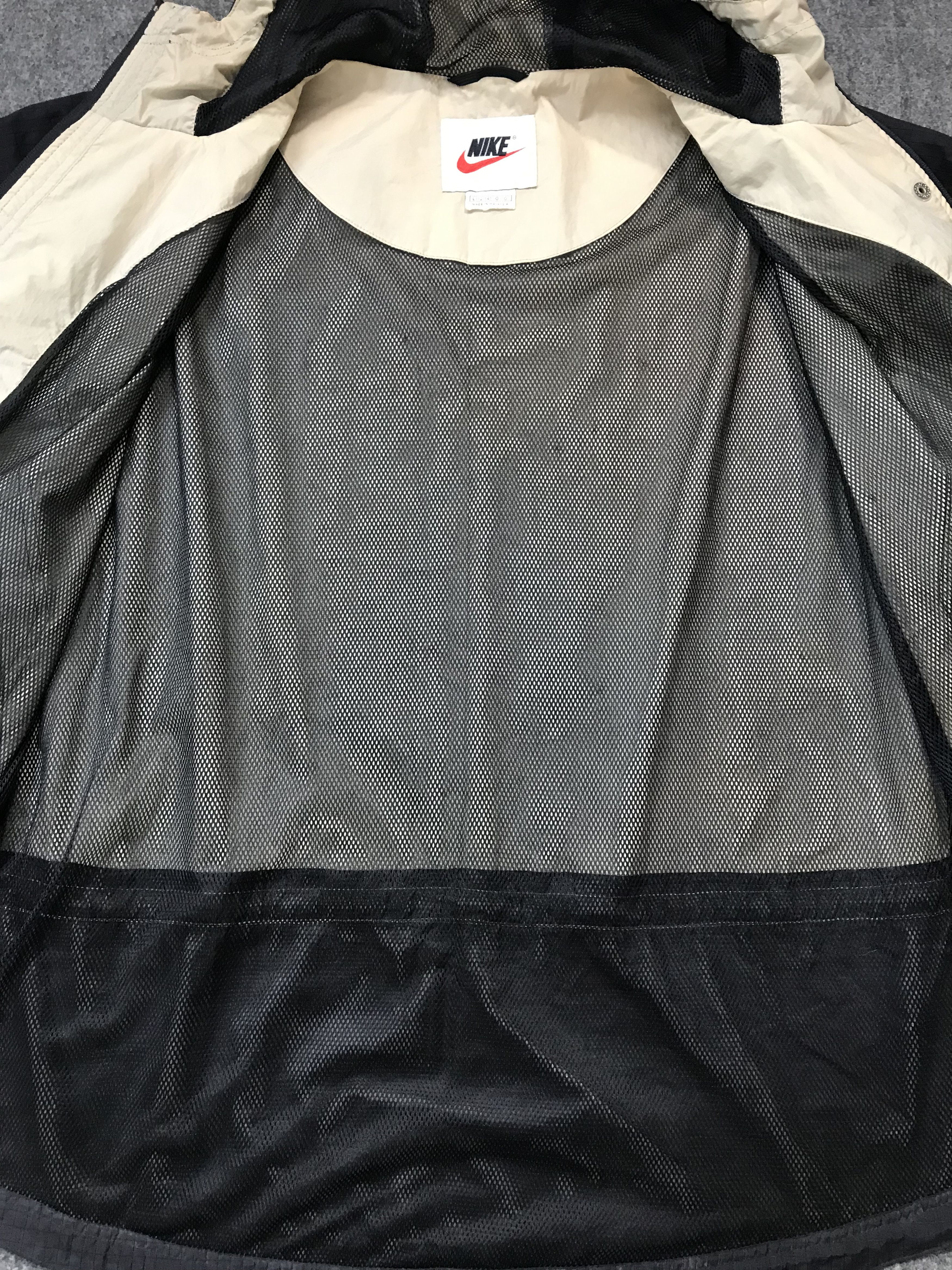Nike 90s Nike Medium Logo Nylon Windbreaker Jacket Drill Size US L / EU 52-54 / 3 - 7 Thumbnail