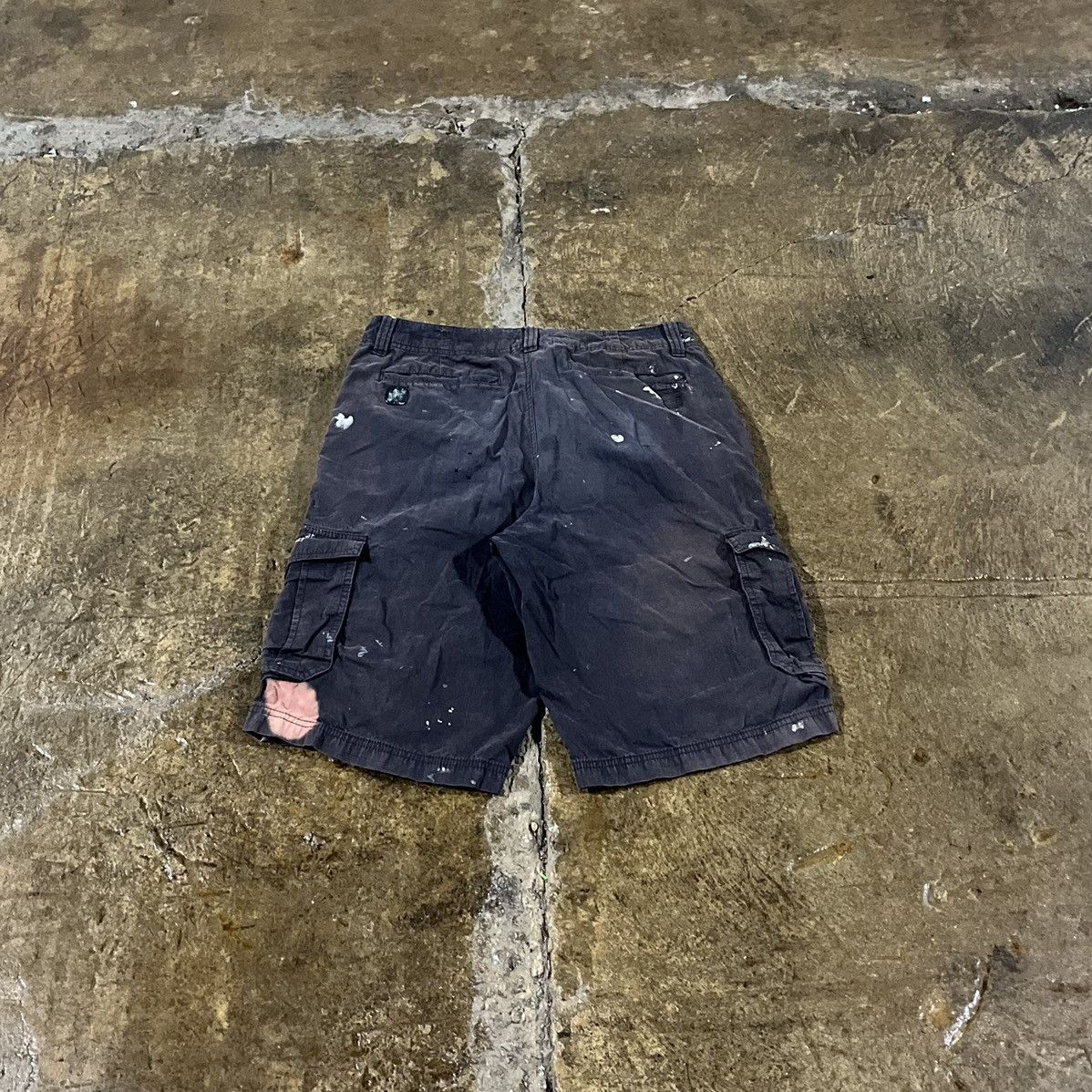 Japanese Brand × Vintage Crazy Paint Splatter Thrashed Workwear Skater Cargo Shorts Size US 32 / EU 48 - 2 Thumbnail
