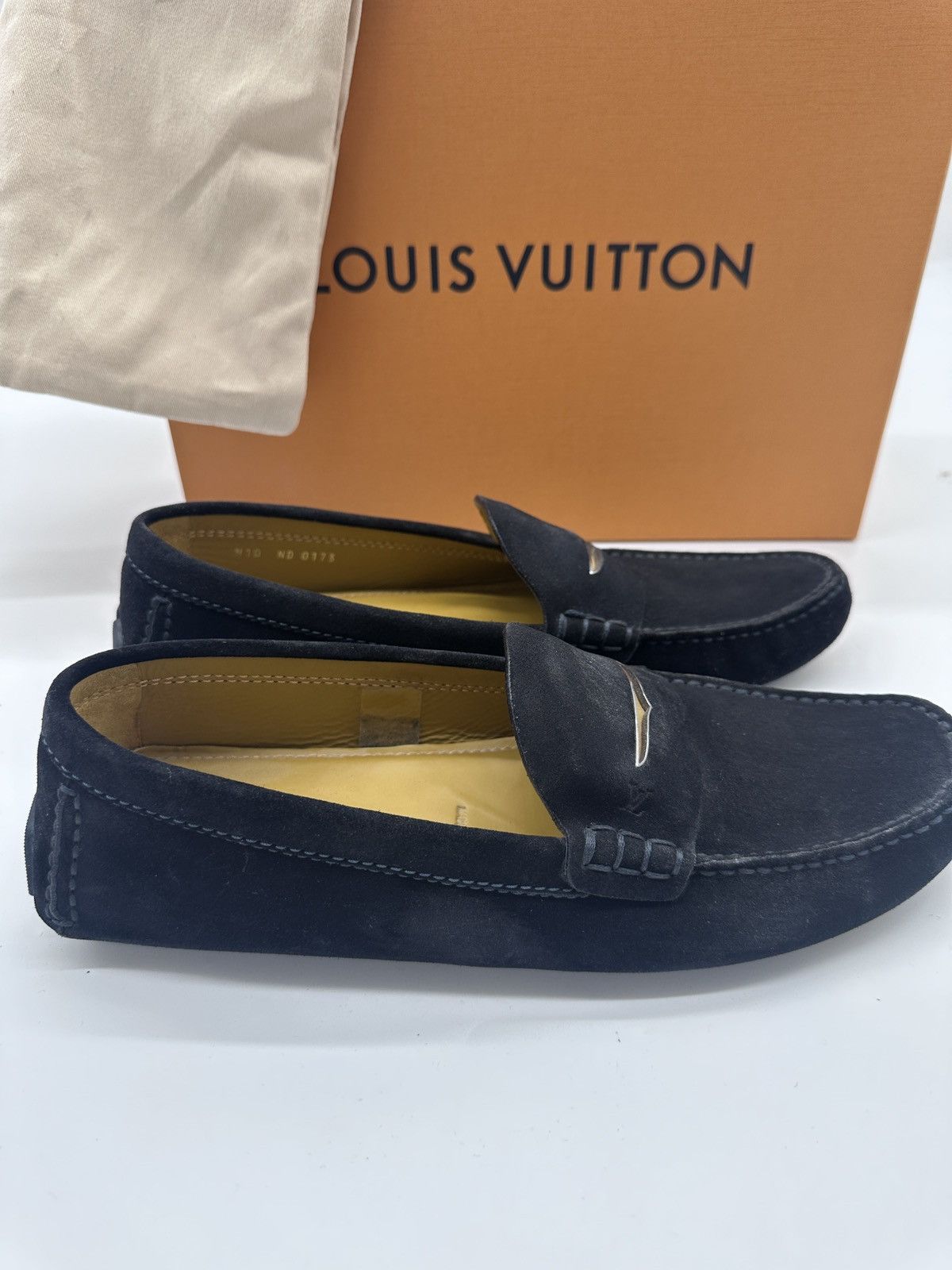 Louis Vuitton Louis Vuitton Suade Loafer Men’s Size 10 LV 11 US Size US 11 / EU 44 - 3 Thumbnail