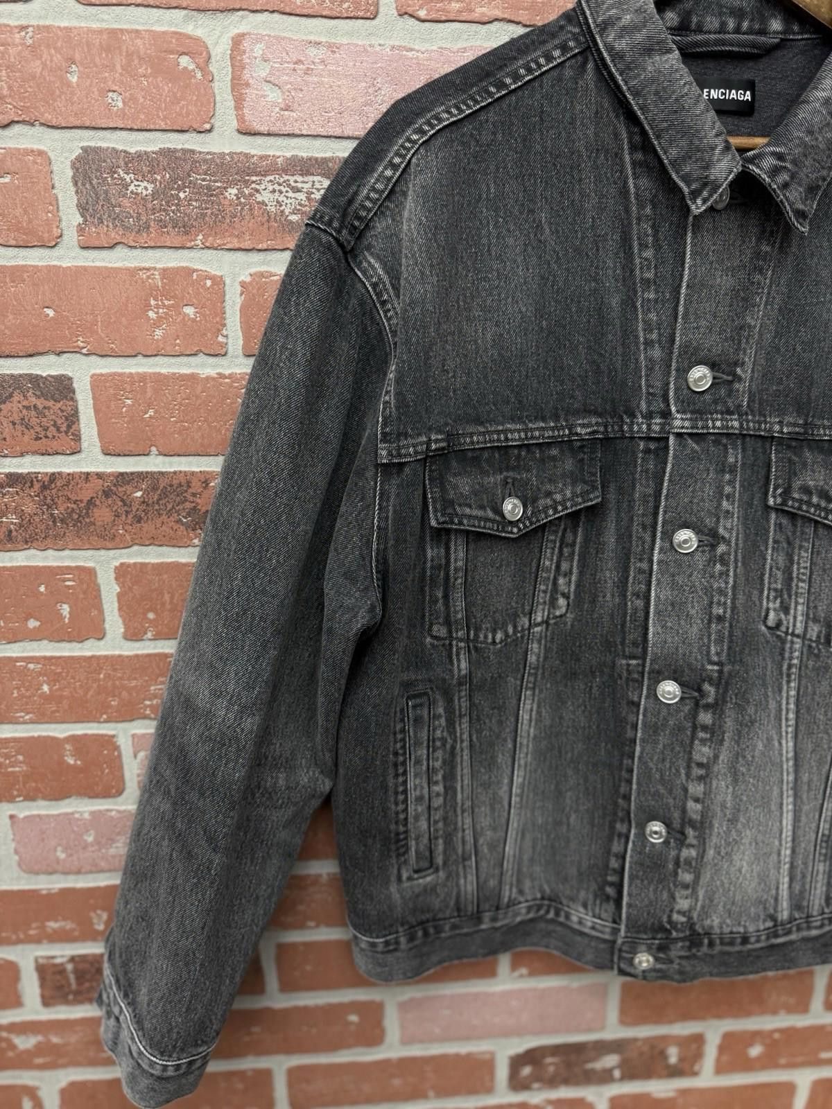Balenciaga Balenciaga Black/Red Logo Denim Jean Jacket $1400 Size (50) Size US M / EU 48-50 / 2 - 8 Thumbnail