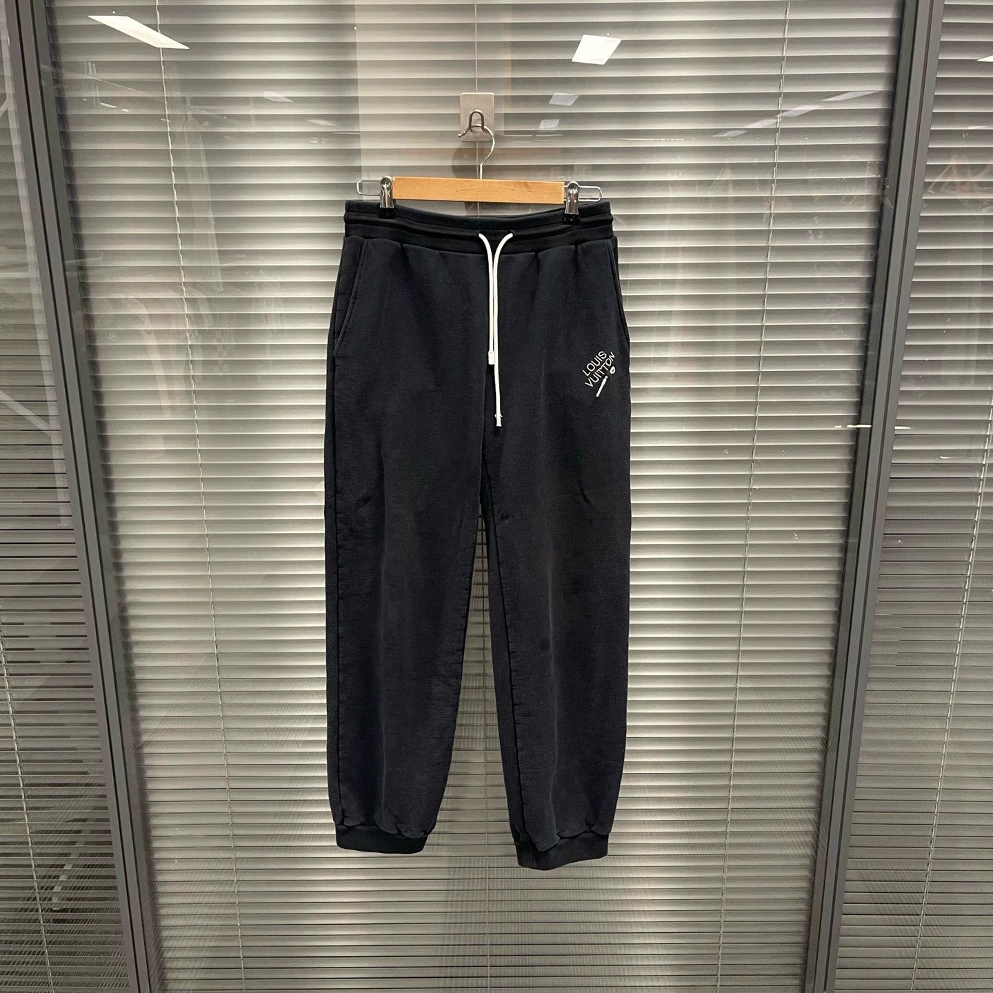 Louis Vuitton LOUIS VUITTON Viral Pin-Embroidered Chinos M 95New Frayed Size US 30 / EU 46 - 1 Thumbnail