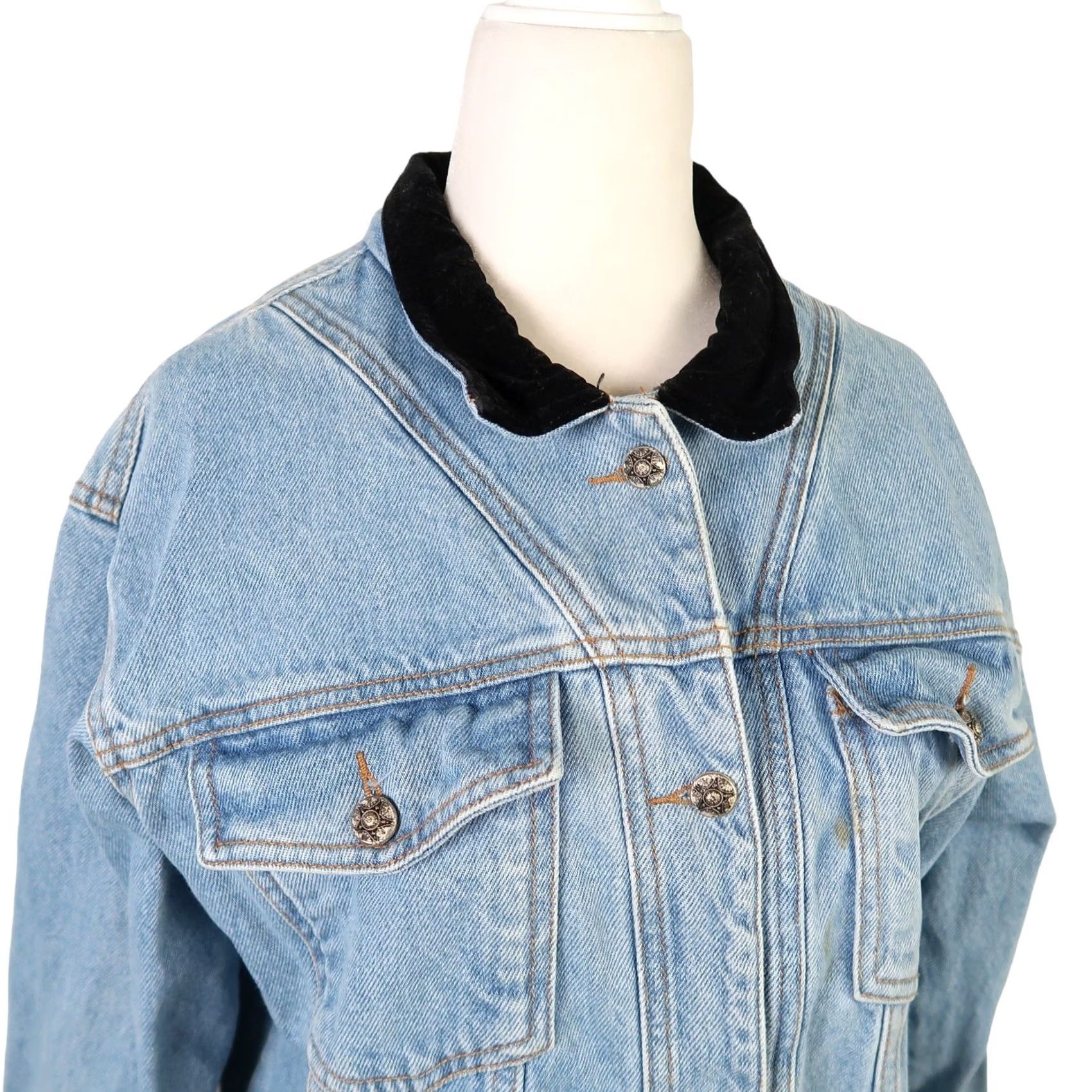 Velvet VINTAGE Sunbelt Denim Jacket - 90s Light Wash Blue Cotton Jean with Black Velvet Trim, Short Length, Button Front, Womens, Size M Size 32" / US 10 / IT 46 - 2 Thumbnail