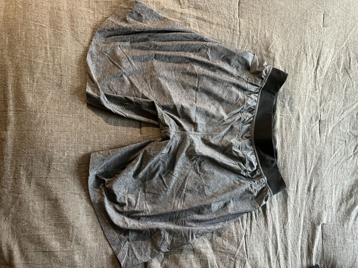 Lululemon Lululemon T.H.E. Short Size US 34 / EU 50 - 2 Thumbnail