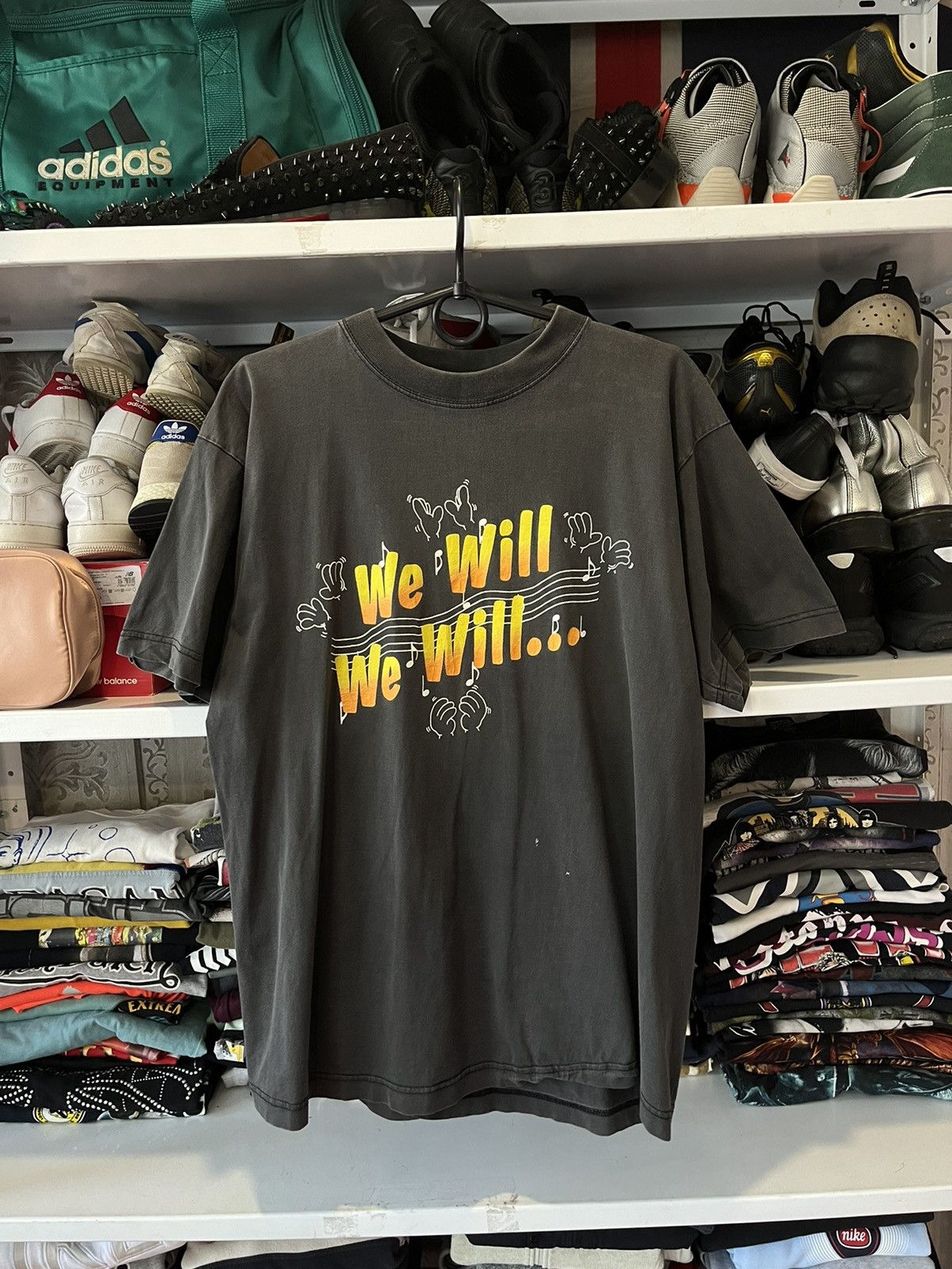 Band Tees Vintage T-shirt We Will We Will Rock You ! Queen Song Size US L / EU 52-54 / 3 - 19 Thumbnail