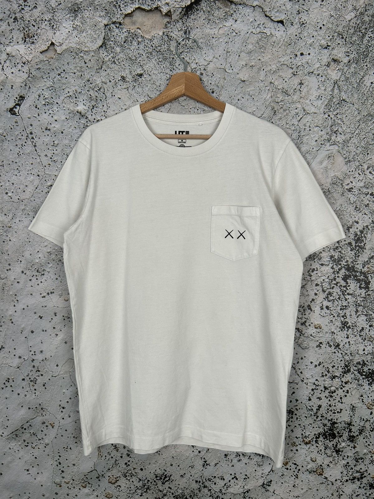 Uniqlo Uniqlo x Kaws Sesame Street Japanese Graphic Tee Streetwear Size US M / EU 48-50 / 2 - 2 Thumbnail