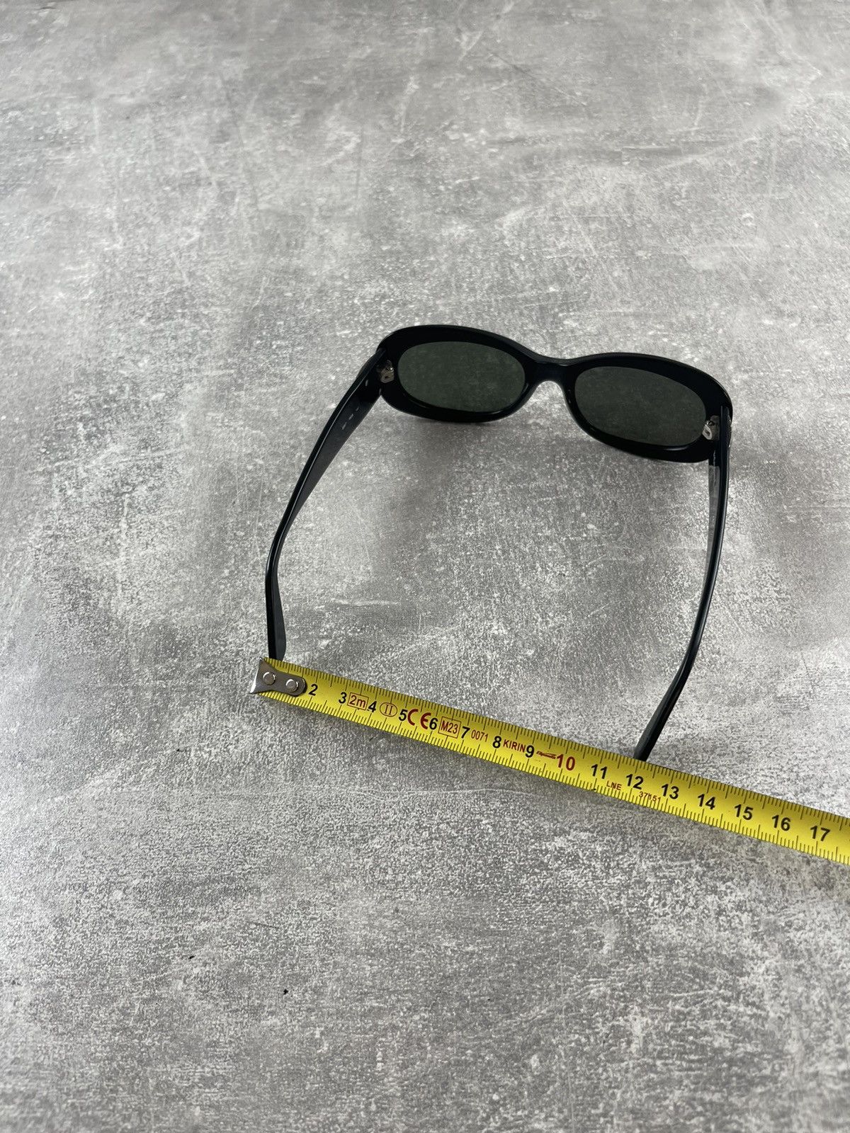 Yves Saint Laurent Yves Saint Laurent YSL Logo Oval Black Vintage Sunglasses Size ONE SIZE - 10 Thumbnail