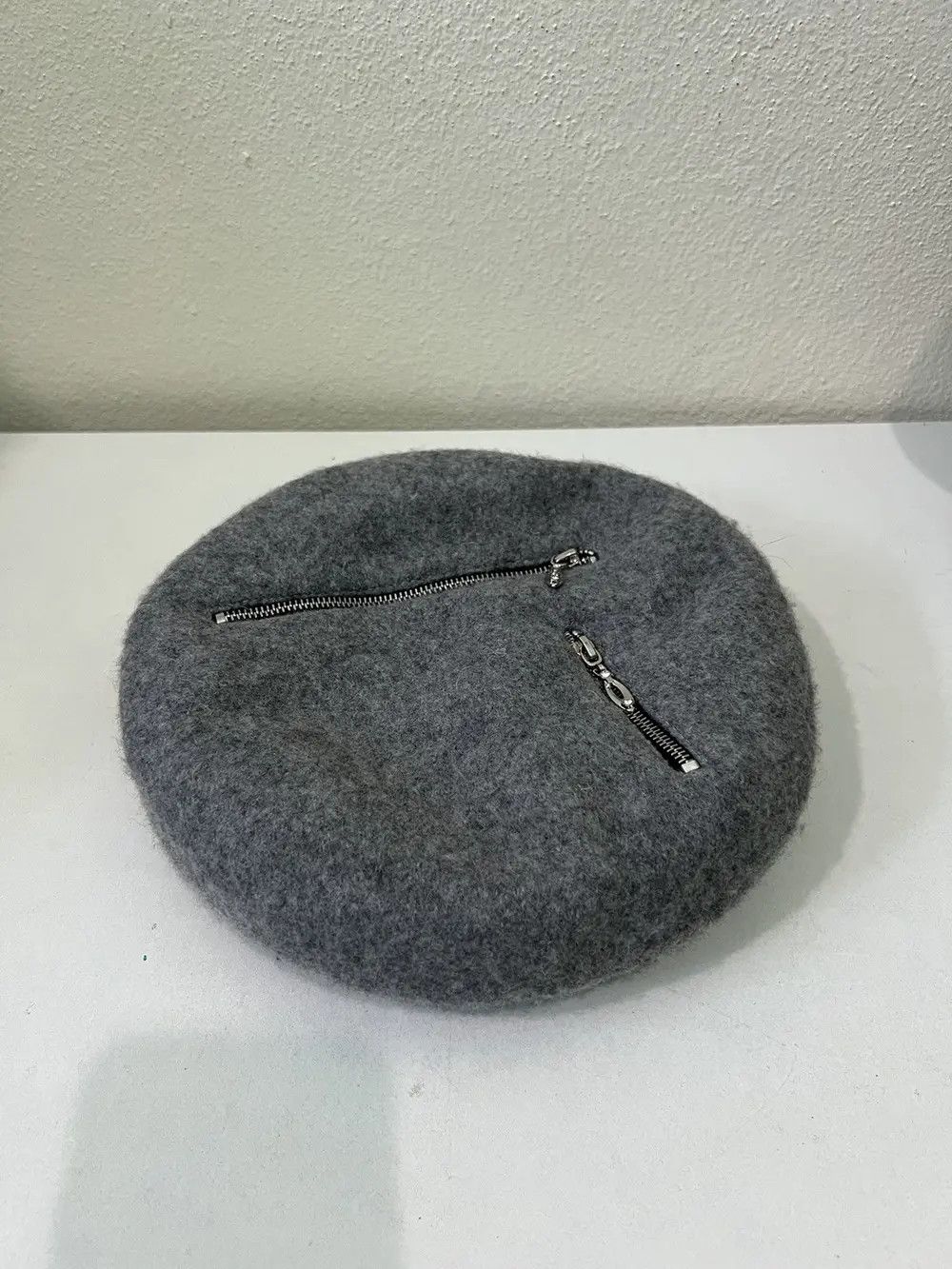 Japanese Brand × Seditionaries Japanese Brand Seditionaries Gothic Zipper Beret Hat Size ONE SIZE - 7 Thumbnail