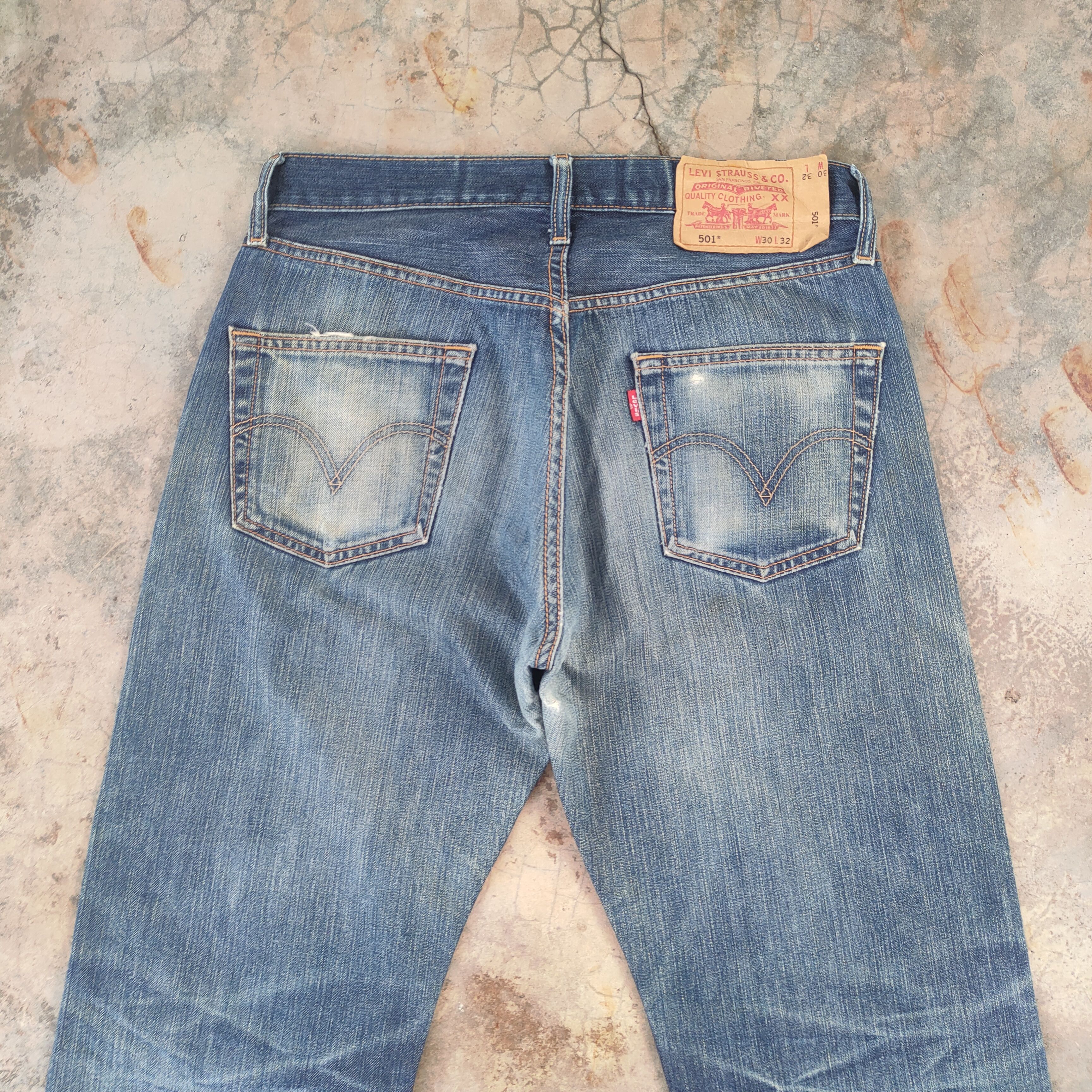 Levi's Vintage Clothing VINTAGE LEVI'S 501 FADED RIPPED DISTRESSED JEAN DENIM PANTS Size US 30 / EU 46 - 9 Thumbnail