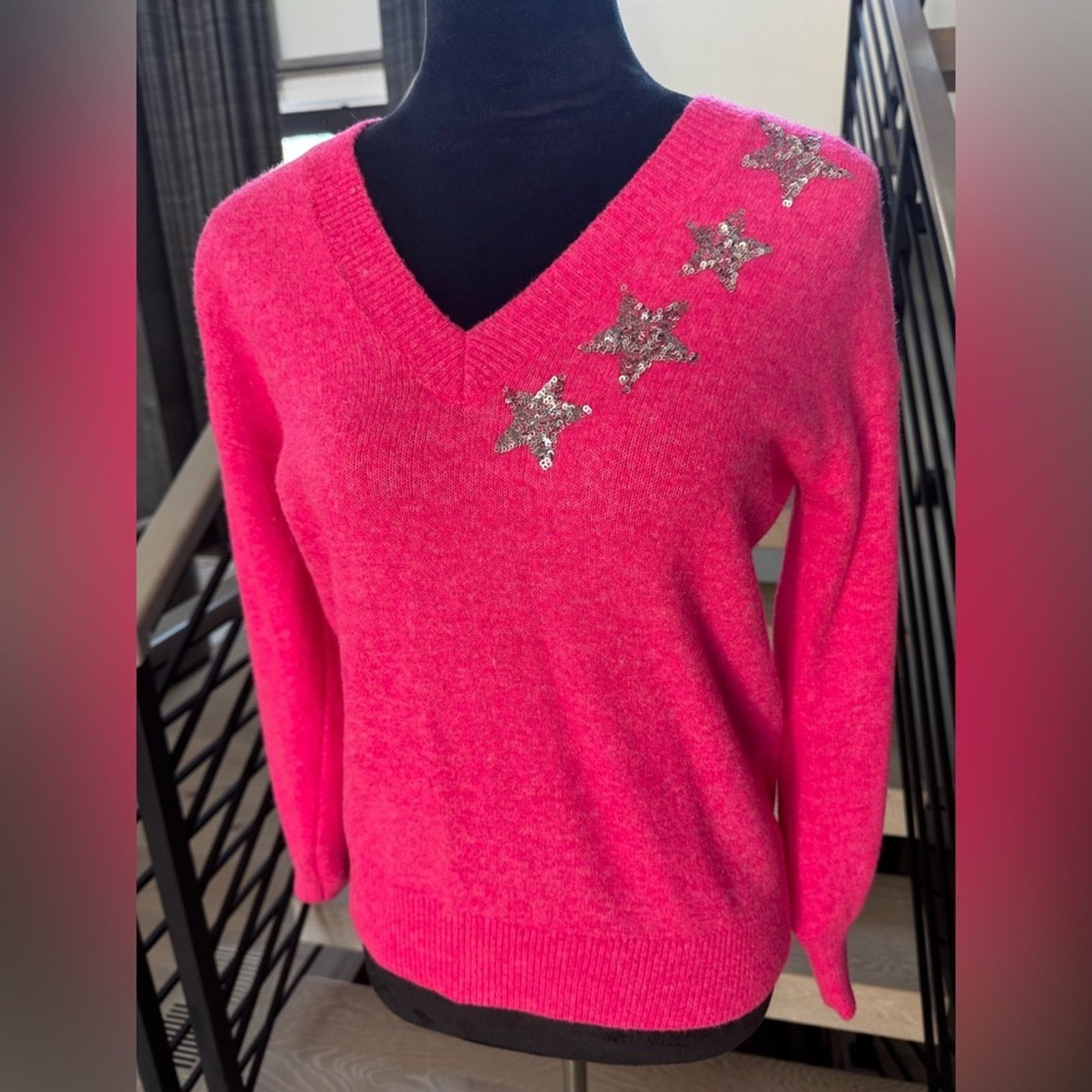 Loft LOFT Pink V-Neck Sweater with Silver Star Accents size XS Size XS / US 0-2 / IT 36-38 - 4 Thumbnail
