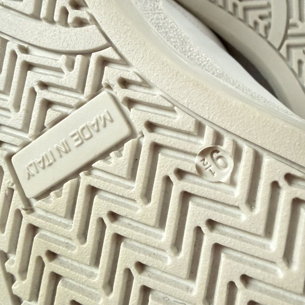 Valentino Valentino sneakers- fit like a size 9 Size US 9.5 / EU 42-43 - 6 Thumbnail