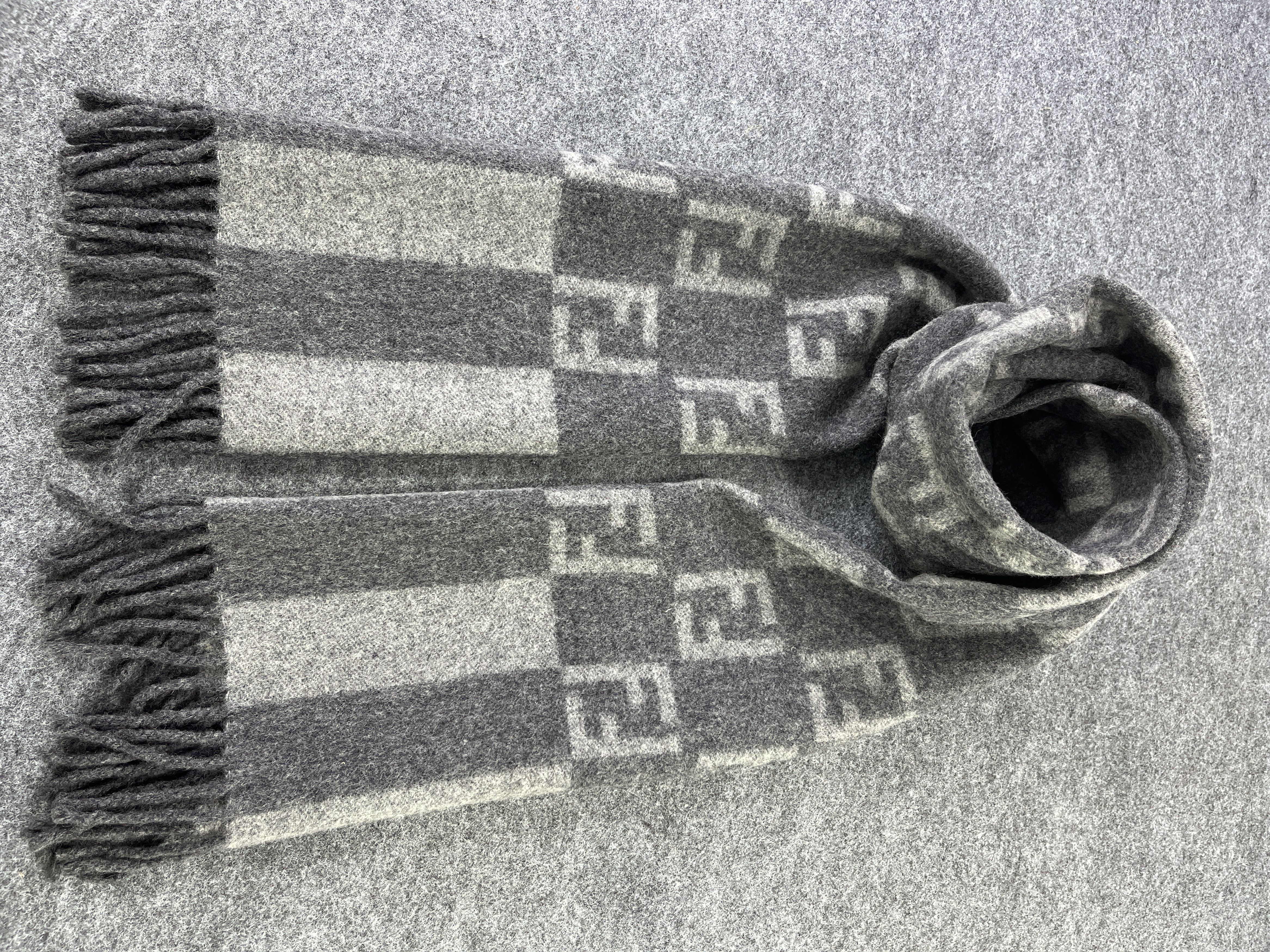 Fendi Fendi Scarf / Muffler / Neckwear T168 Size ONE SIZE - 1 Thumbnail