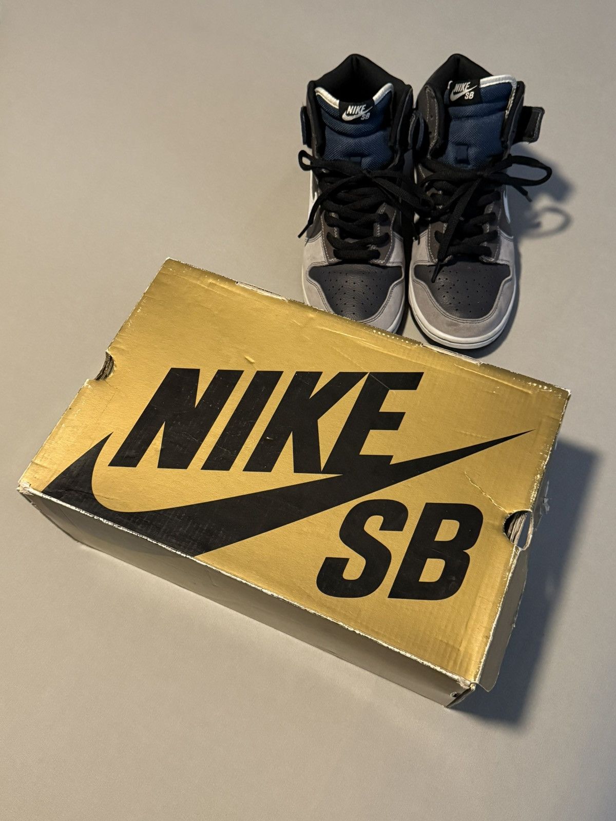Nike SB Nike SB Dunk High Pro Un-Futuras Gold Box 2008 Rare VNDS Size US 11 / EU 44 - 14 Thumbnail