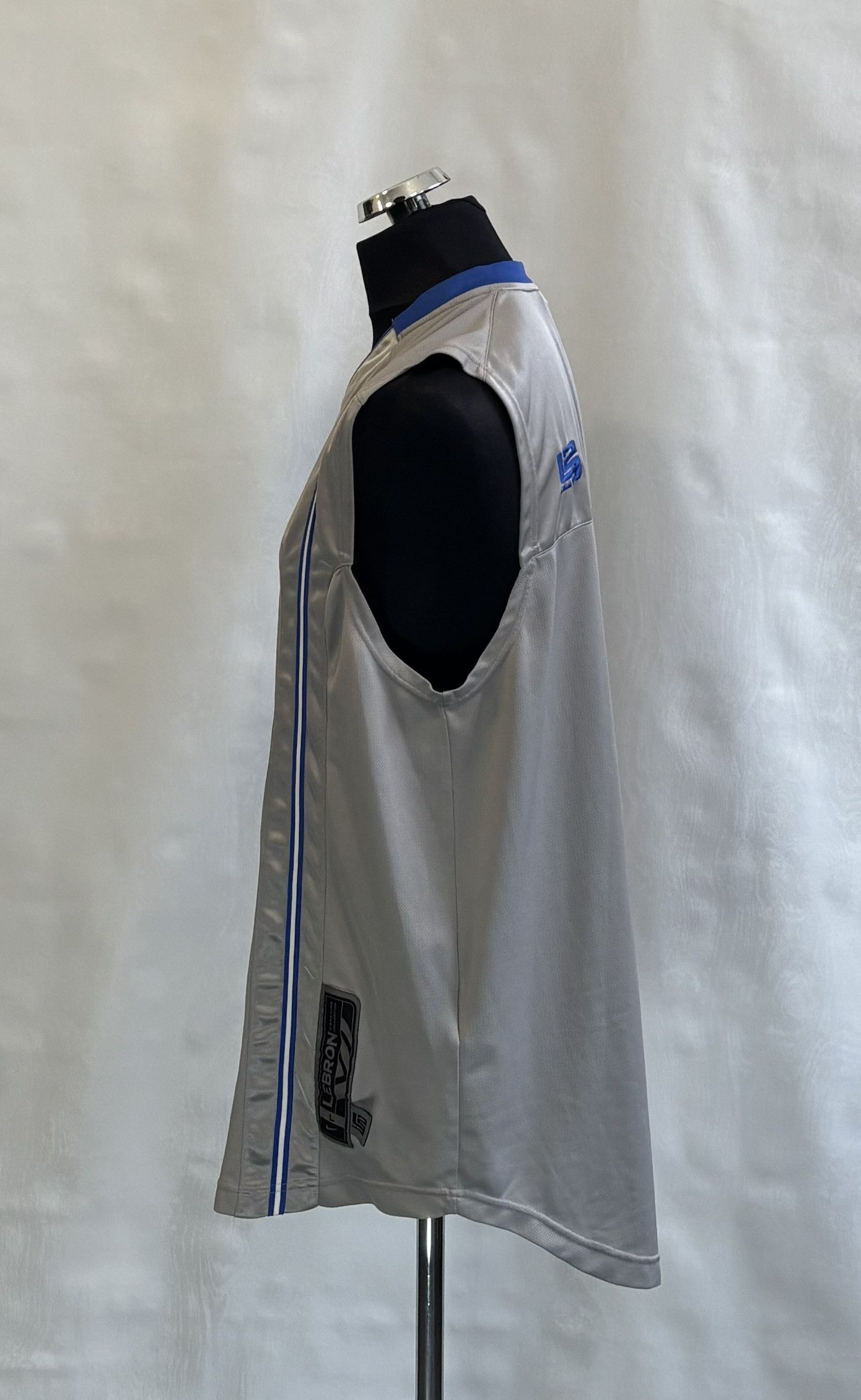 Nike Lebron James Nike Basketball Jersey Size L Size US L / EU 52-54 / 3 - 3 Thumbnail