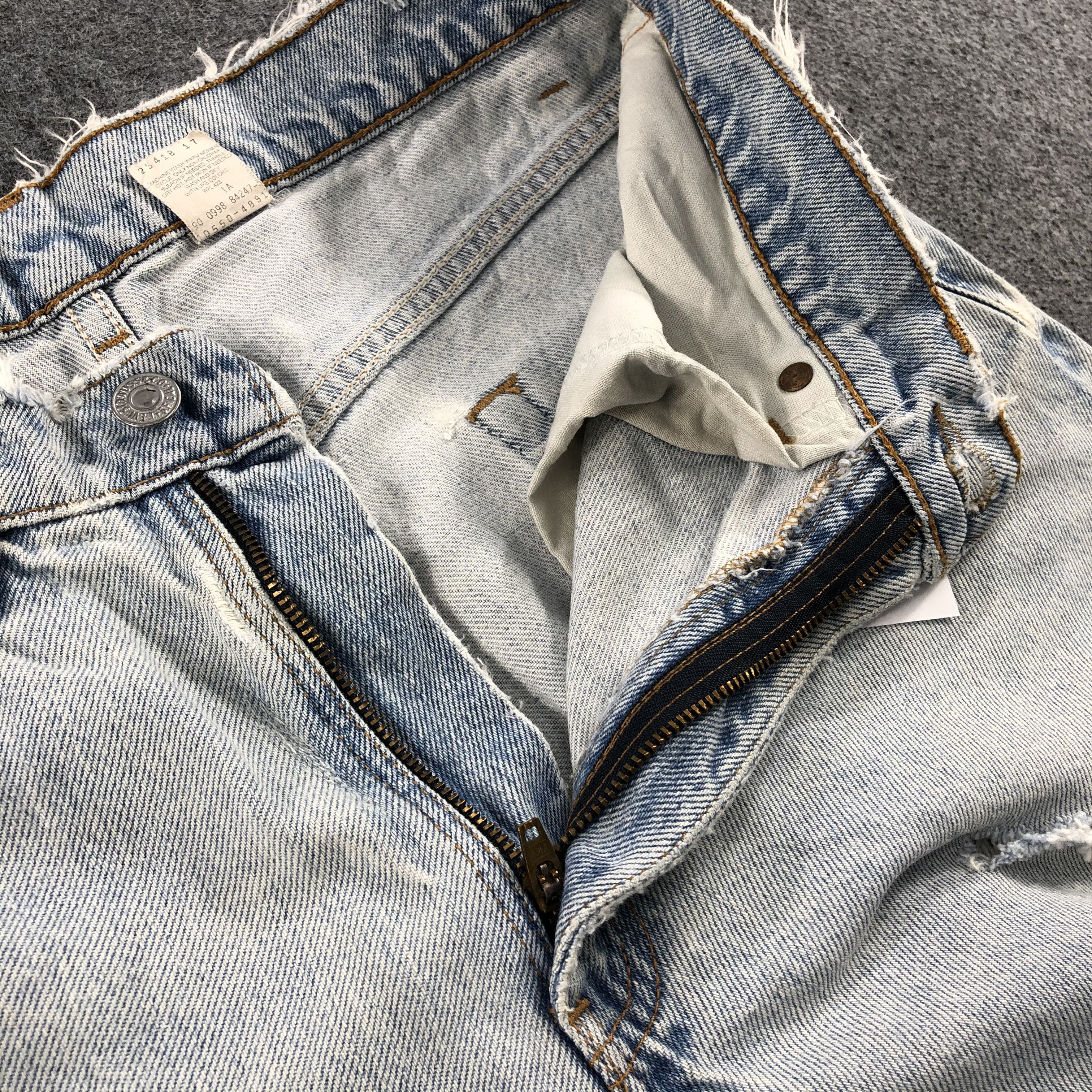 Levi's Vintage 90s Light Wash Levis 550 Jeans-J1658 Size US 30 / EU 46 - 12 Thumbnail