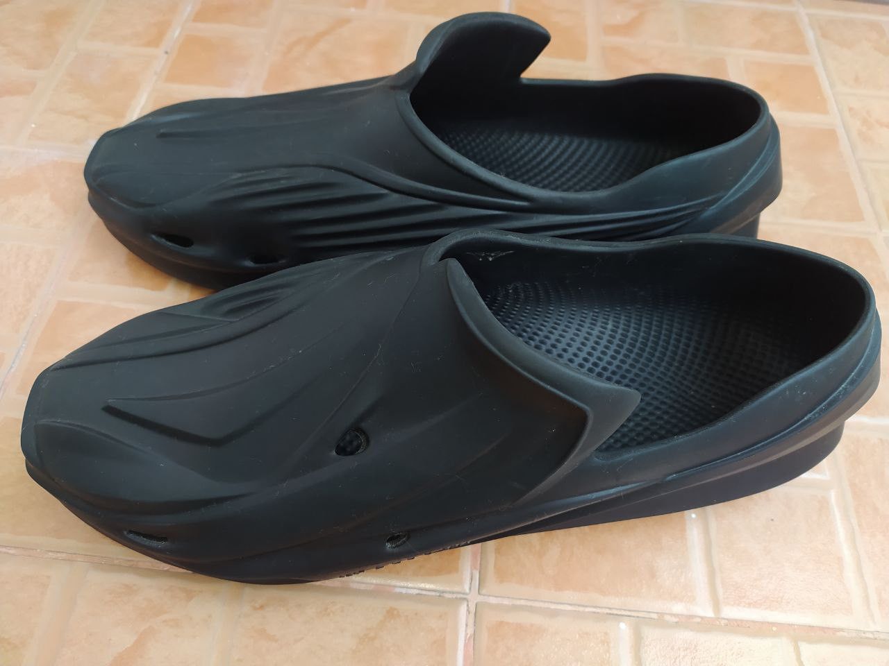 1017 ALYX 9SM ALYX BLACK RUBBER SLIPPERS SIZE 43 Size US 9 / EU 42 - 2 Thumbnail