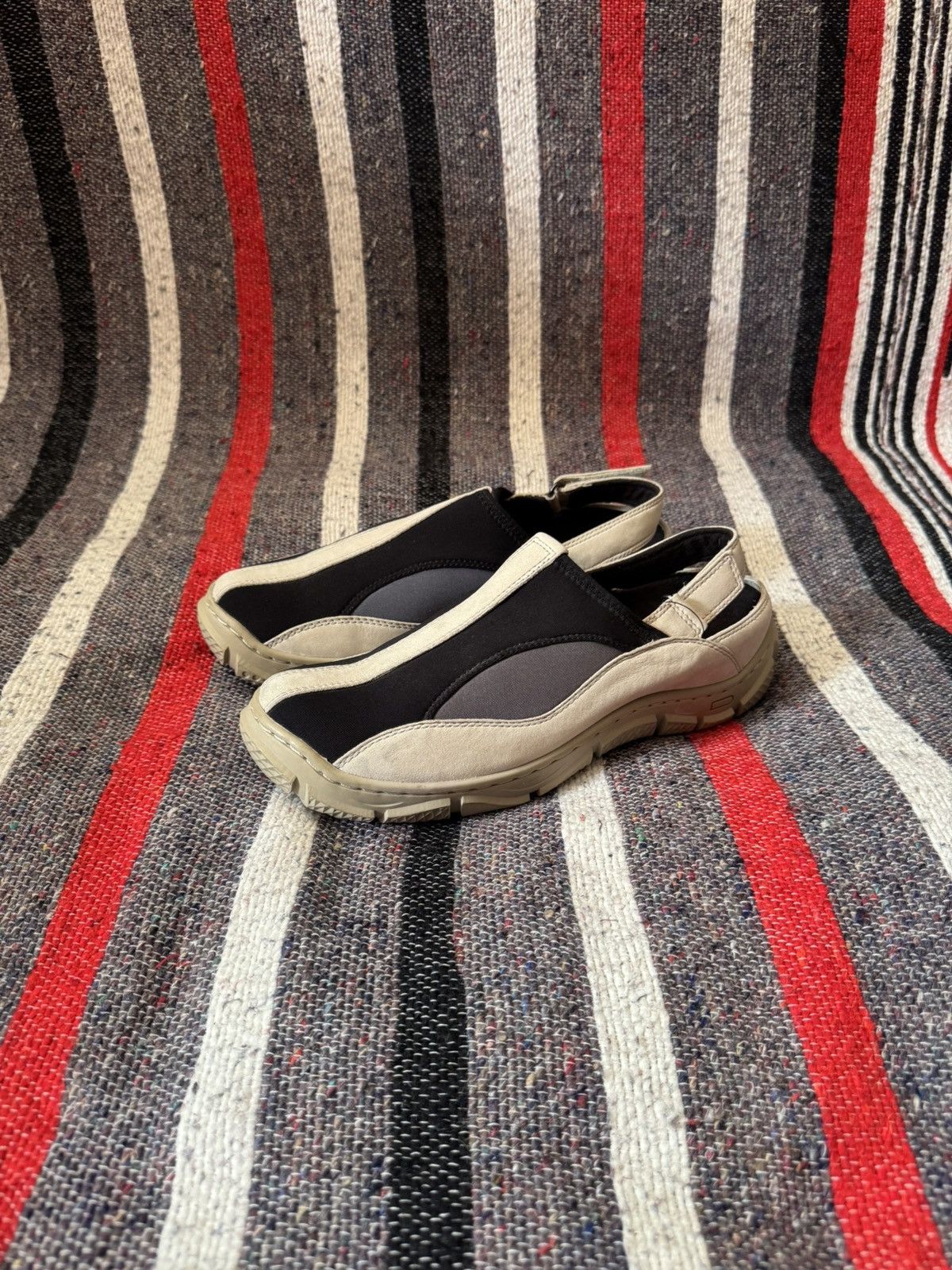 Clarks Vintage 00’s Clarks y2k Women’s Low Leather Suede Slip-Ons Size US 8.5 / IT 38.5 - 2 Thumbnail