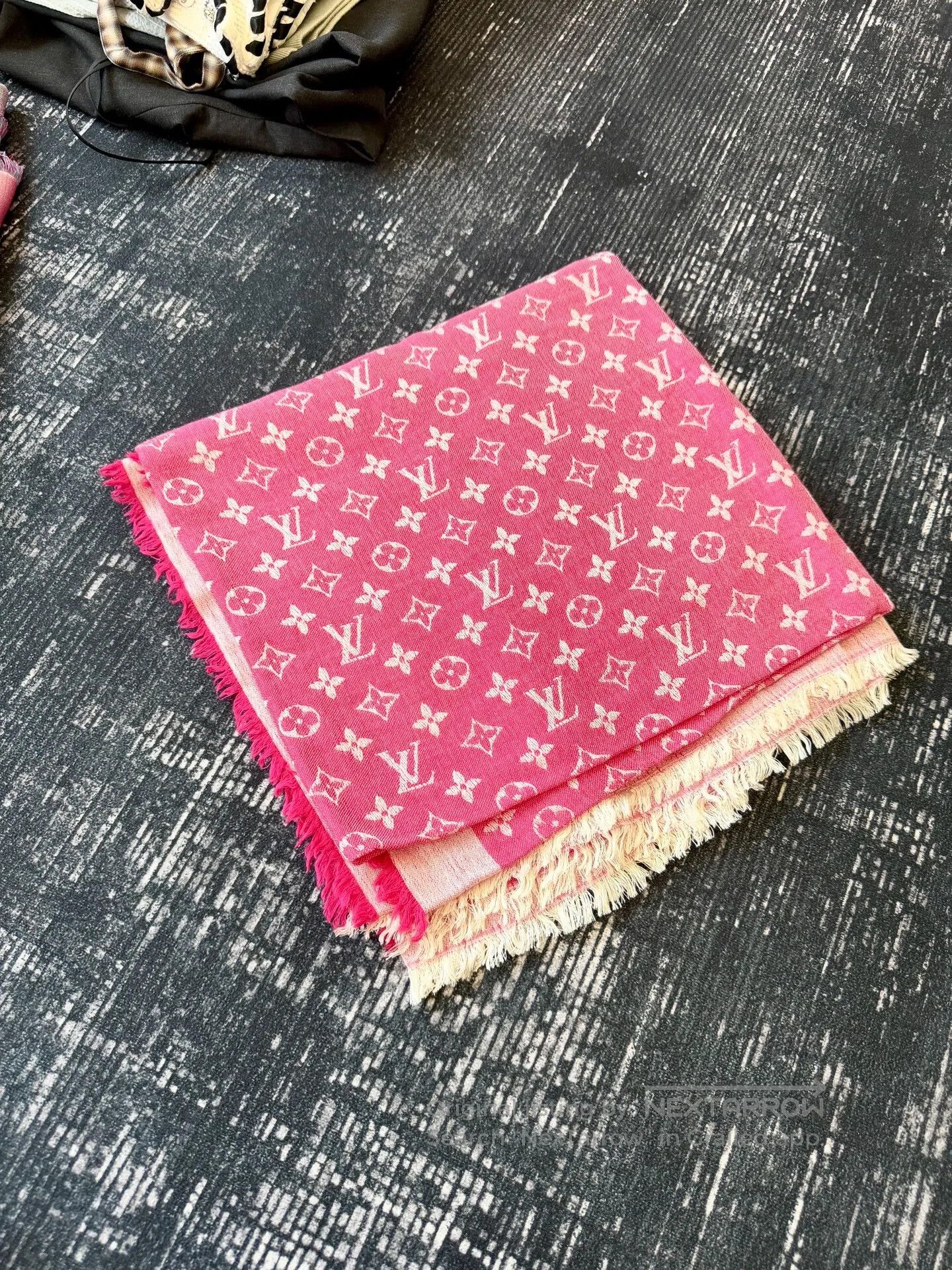 Louis Vuitton Louis Vuitton Pink Wool Scarf| Size ONE SIZE - 1 Thumbnail