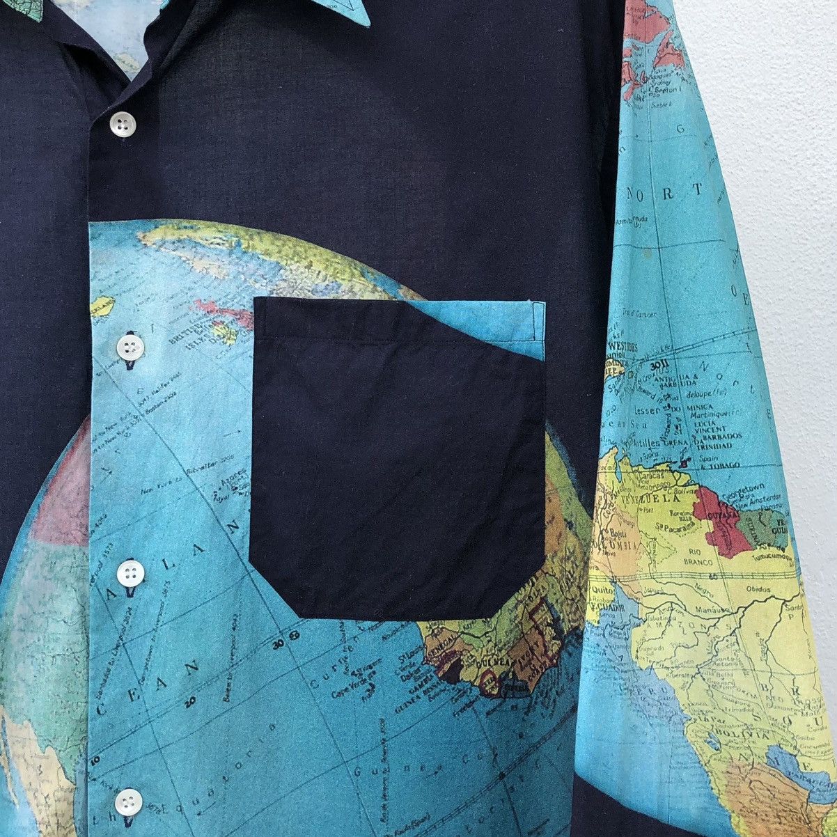 Paul Smith Paul Smith Globe Pattern Vintage Rare Design Shirt Size US L / EU 52-54 / 3 - 4 Thumbnail