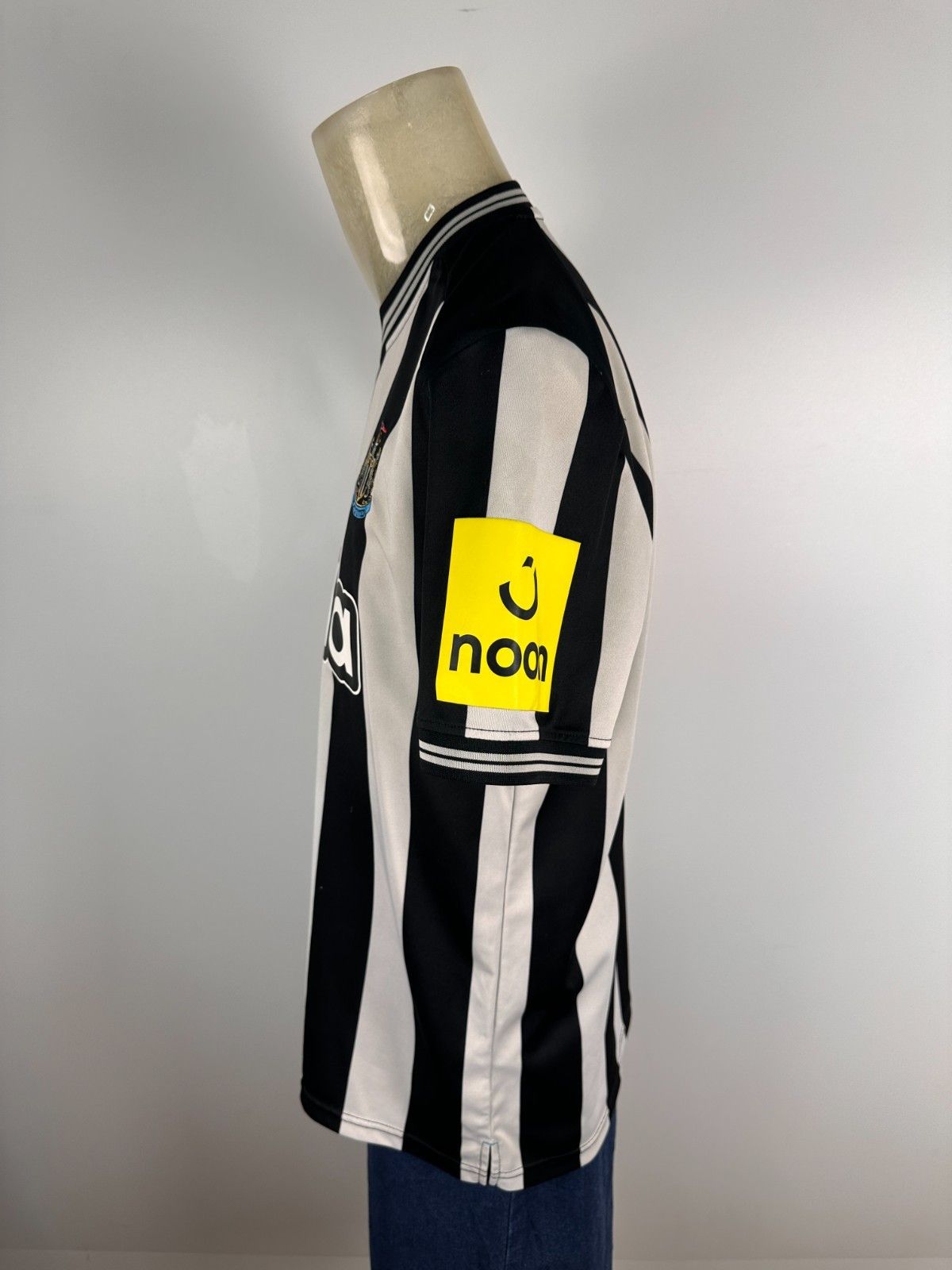 Castore Newcastle 2023 Football Shirt Soccer Jersey #14 Isak Size L Size US L / EU 52-54 / 3 - 8 Thumbnail