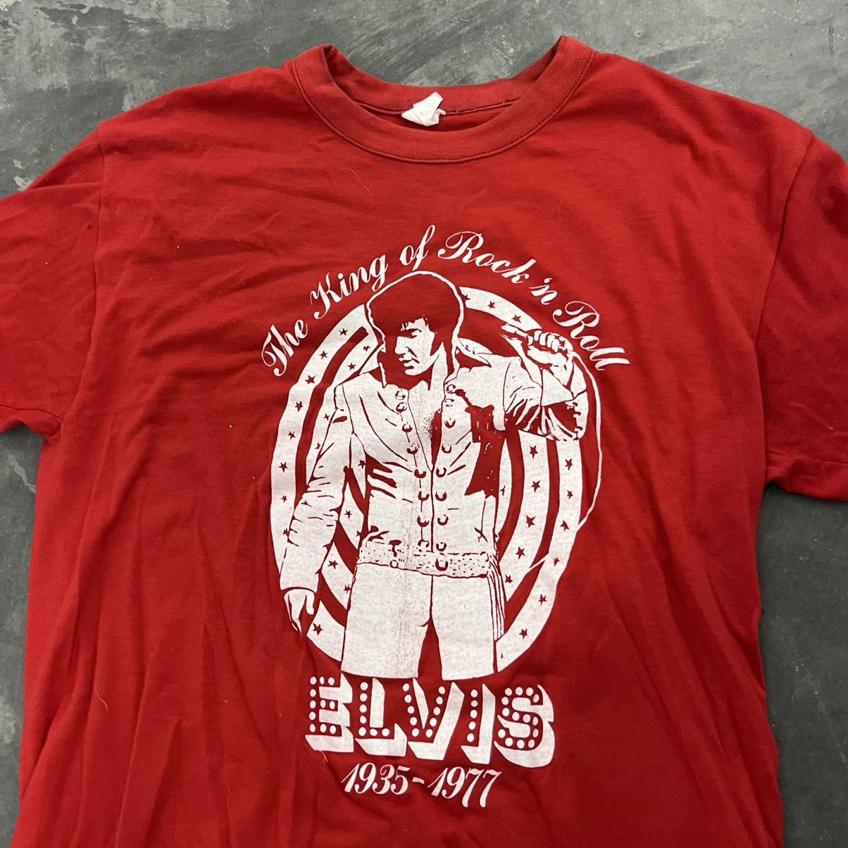 Band Tees × Vintage 1970's Elvis Memorial T shirt Bright Cherry Red King of Rock Size US L / EU 52-54 / 3 - 5 Thumbnail