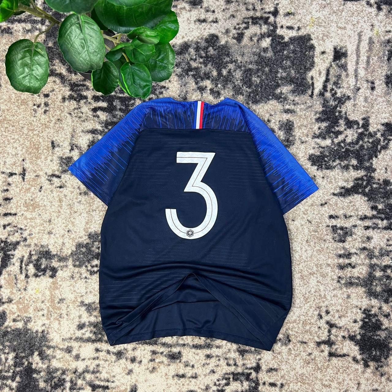 Nike Nike x France Big Logo Home Soccer Jersey T-Shirt Size US M / EU 48-50 / 2 - 2 Thumbnail
