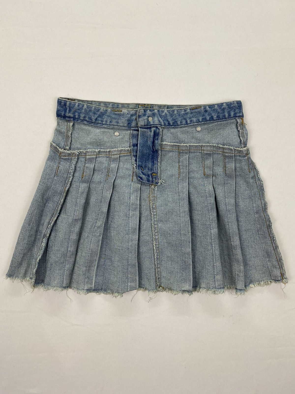 Le Grande Bleu (L.G.B.) U.T.D Distressed Pleated Jeans Skirt Size 28" / US 6 / IT 42 - 3 Thumbnail