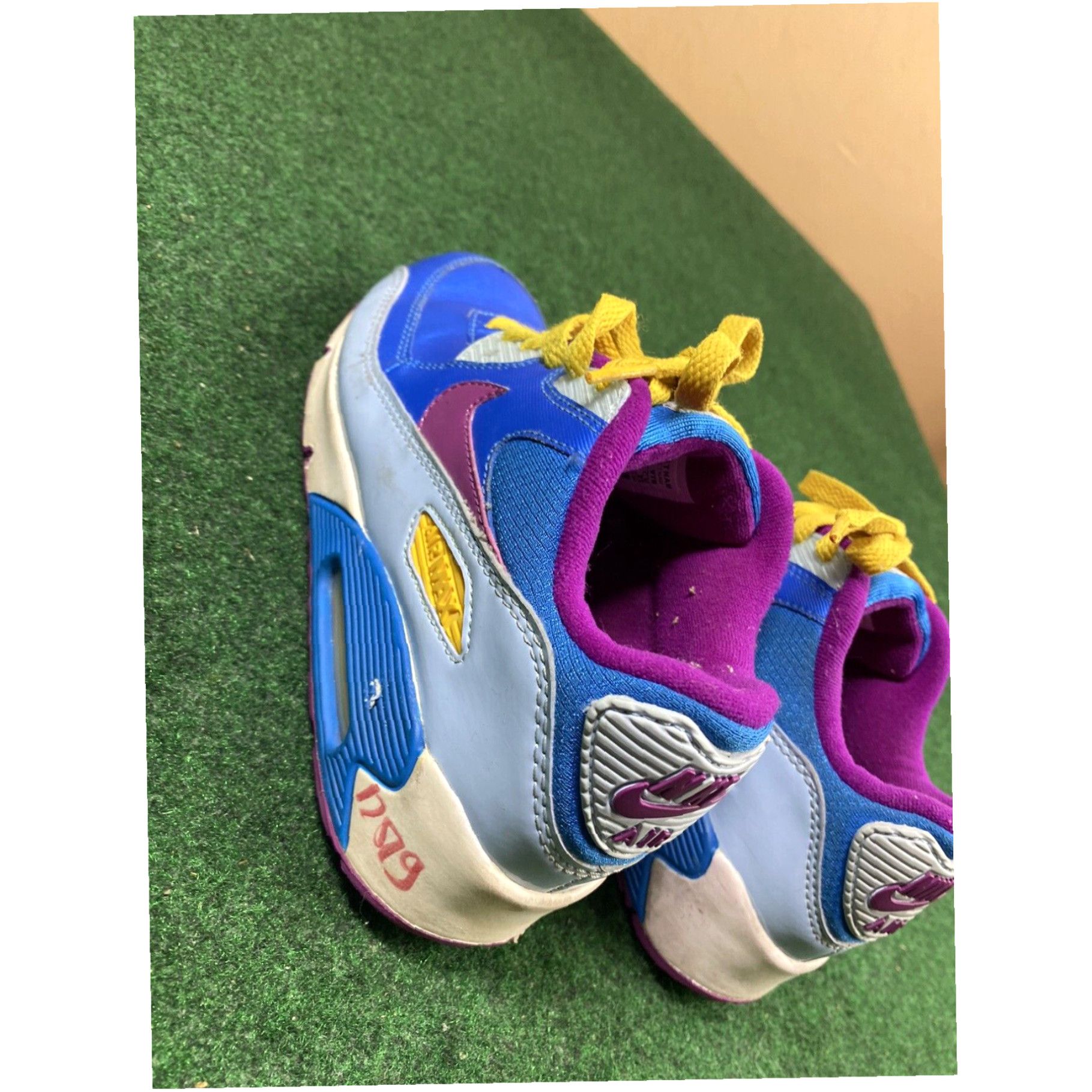 Nike Nike Air Max Sz 3Y Yellow Laces Fast Shipping Size US 5 / IT 35 - 6 Thumbnail