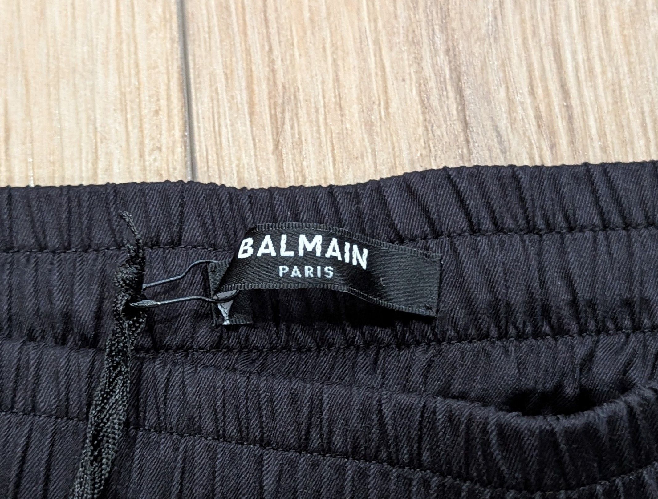 Balmain BALMAIN Foulard Print Viscose Shorts Black/Gold Medium Size US 32 / EU 48 - 4 Thumbnail