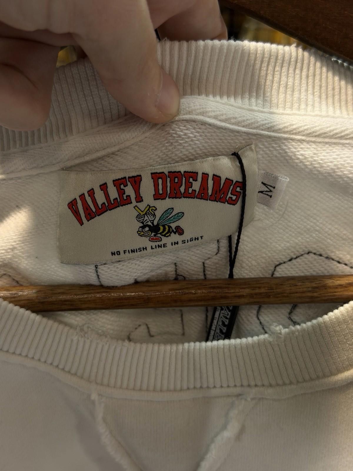 Other Insignia Crewneck Size Medium, Brand New Valley Dreams White Size US M / EU 48-50 / 2 - 8 Thumbnail