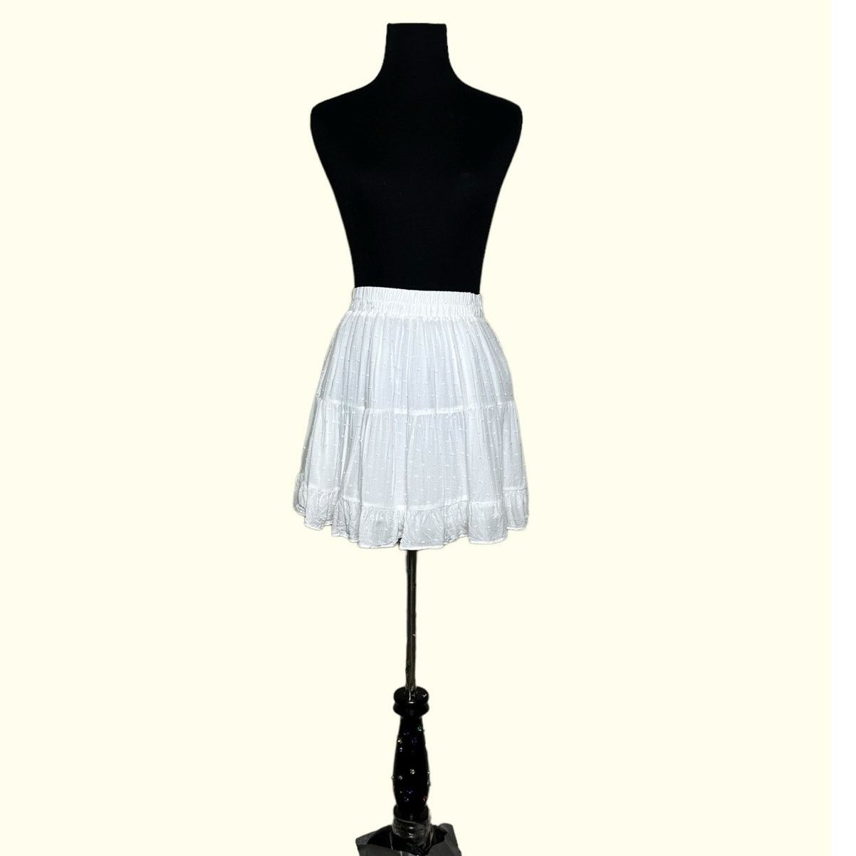 Forever 21 Forever 21 white pull on mini skirt size M Size 30" / US 8 / IT 44 - 1 Thumbnail