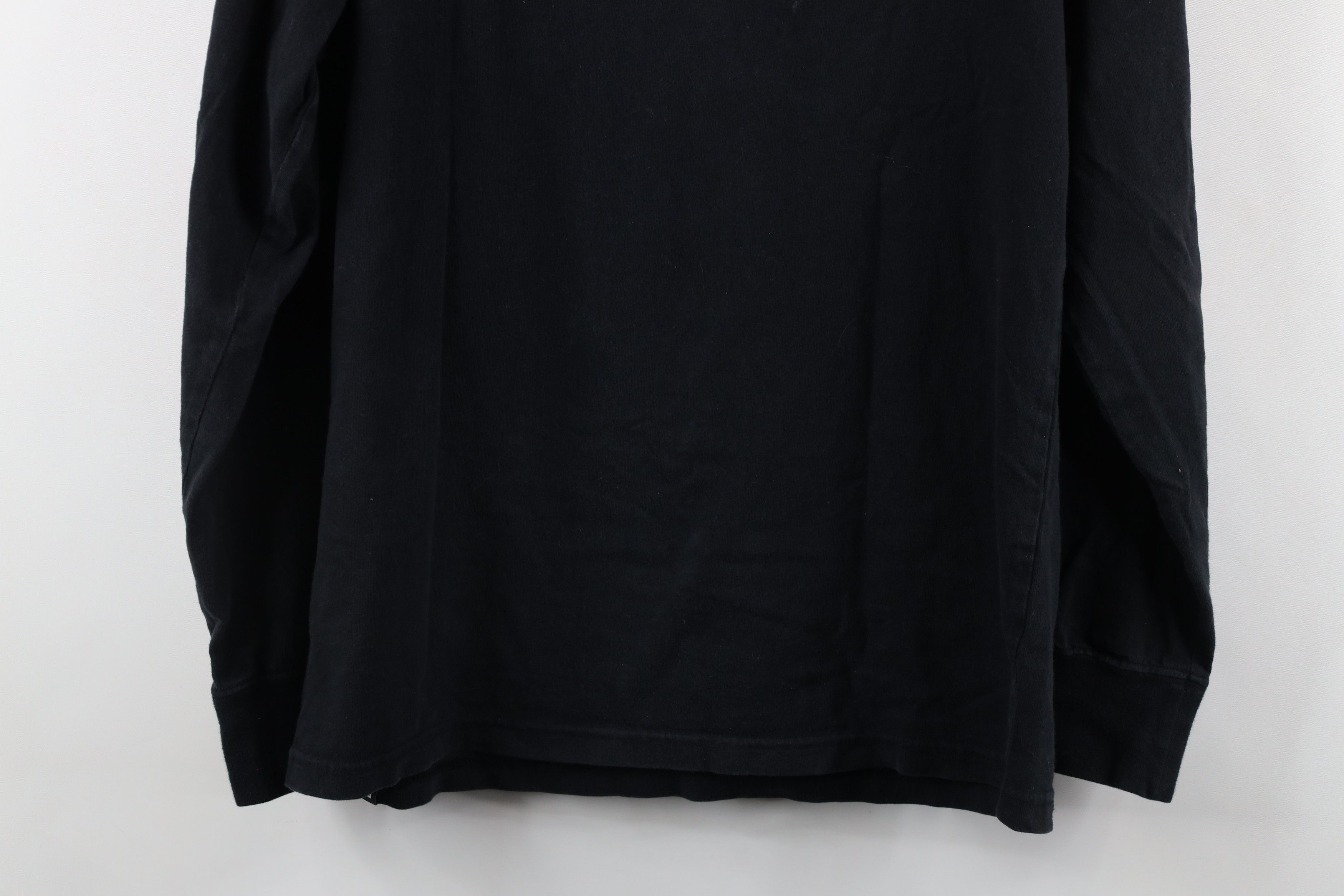 Vintage Vintage DC Shoes Skateboarding Spell Out Long Sleeve T-Shirt Size US M / EU 48-50 / 2 - 14 Thumbnail