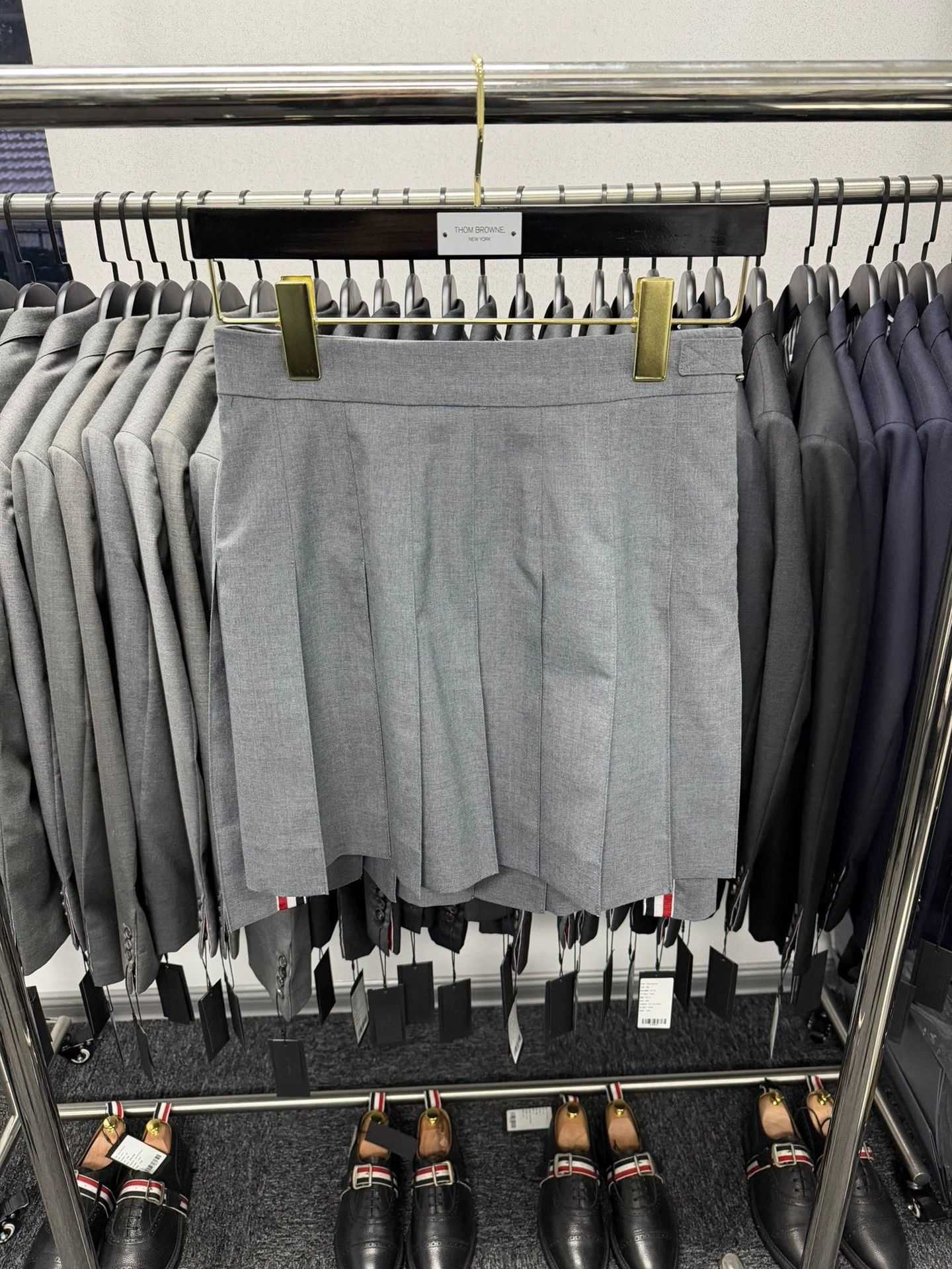 Thom Browne Thom Browne Women's Med Gray Pleated Short Skirt Size 27" / US 4 / IT 40 - 1 Thumbnail