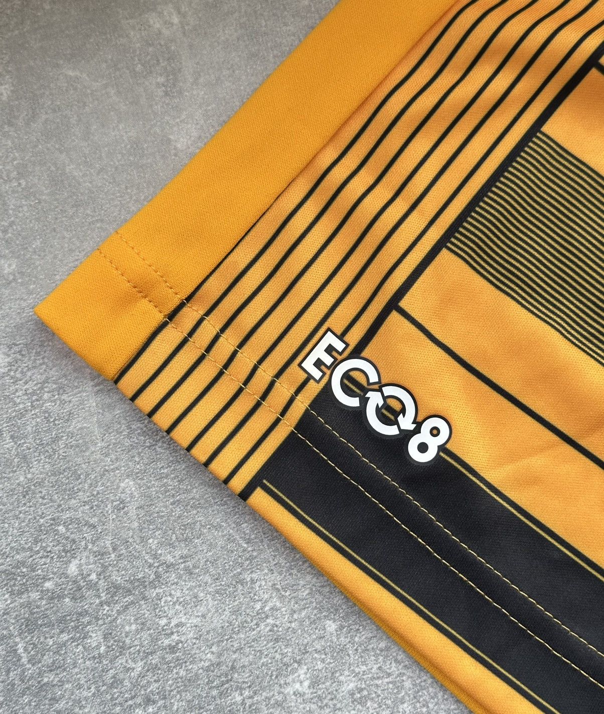 Hummel Hummel Cambridge United 2021 home Football Shirt Size XL Size US XL / EU 56 / 4 - 8 Thumbnail