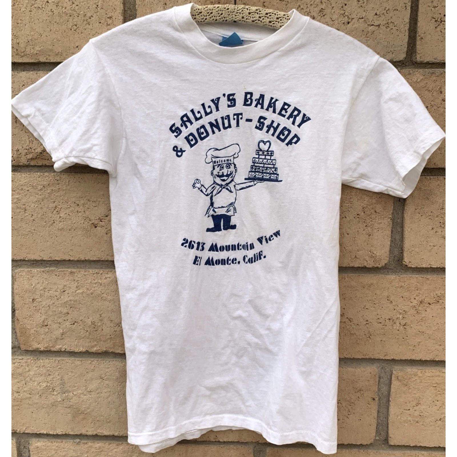 Vintage VINTAGE Screen Stars T-Shirt Men M Blue California Sally’s Bakery & Donut Shop El Monte Calif 1980s Graphic Print Cotton Size US M / EU 48-50 / 2 - 4 Thumbnail