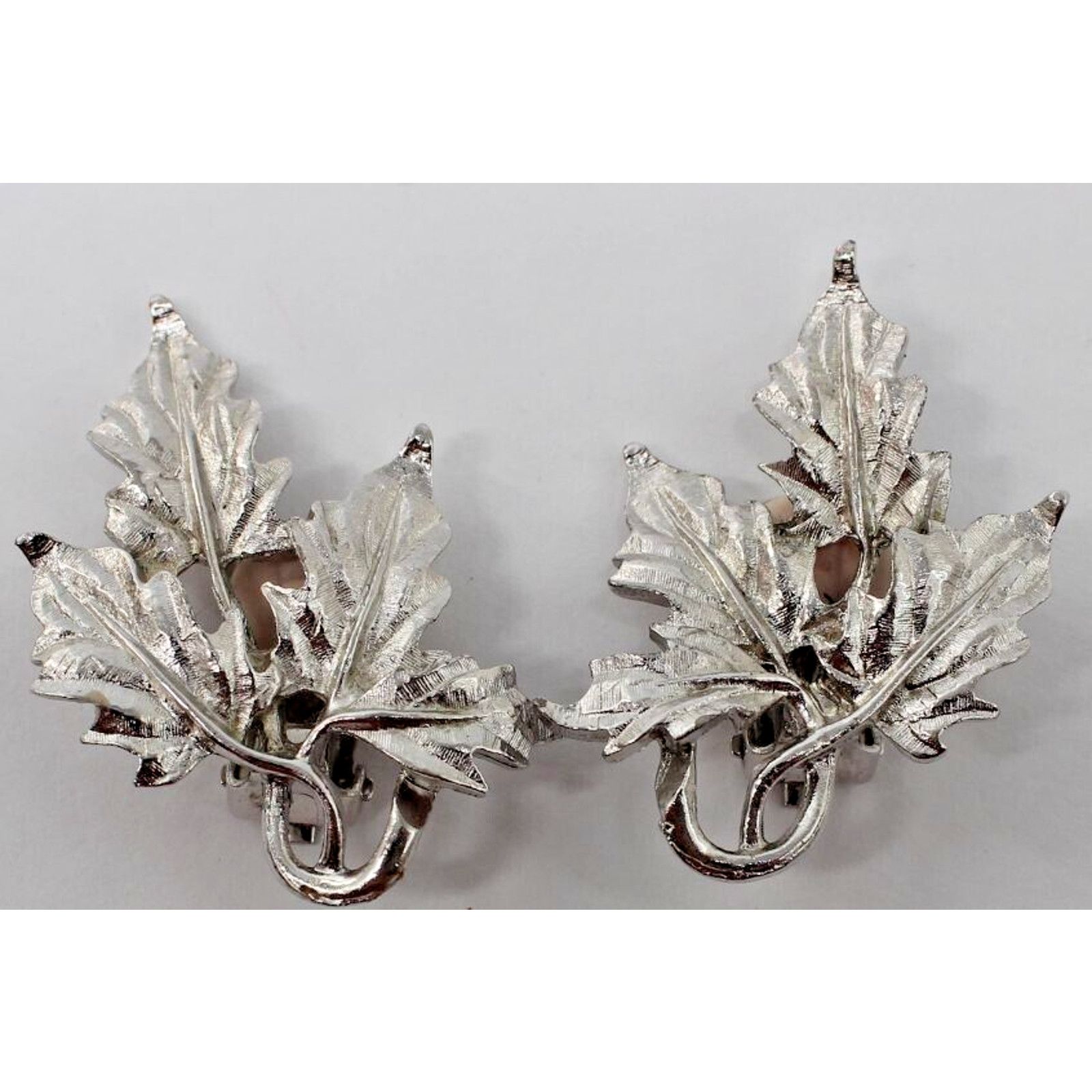 Other Vintage Emmons Earrings • Four Maple Leafs •Silver Tone Size ONE SIZE - 1 Thumbnail