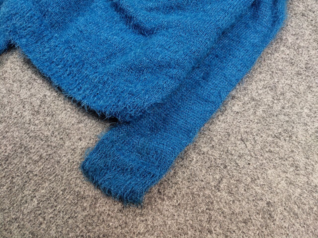 Japanese Brand Vintage 90's Japanese Blue Mohair Style Fuzzy Sweater Hype Size US M / EU 48-50 / 2 - 5 Thumbnail