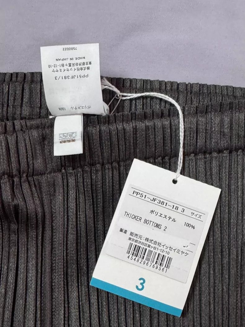 Issey Miyake Issey Miyake size:3 Black pleated trousers Size 22" - 3 Thumbnail
