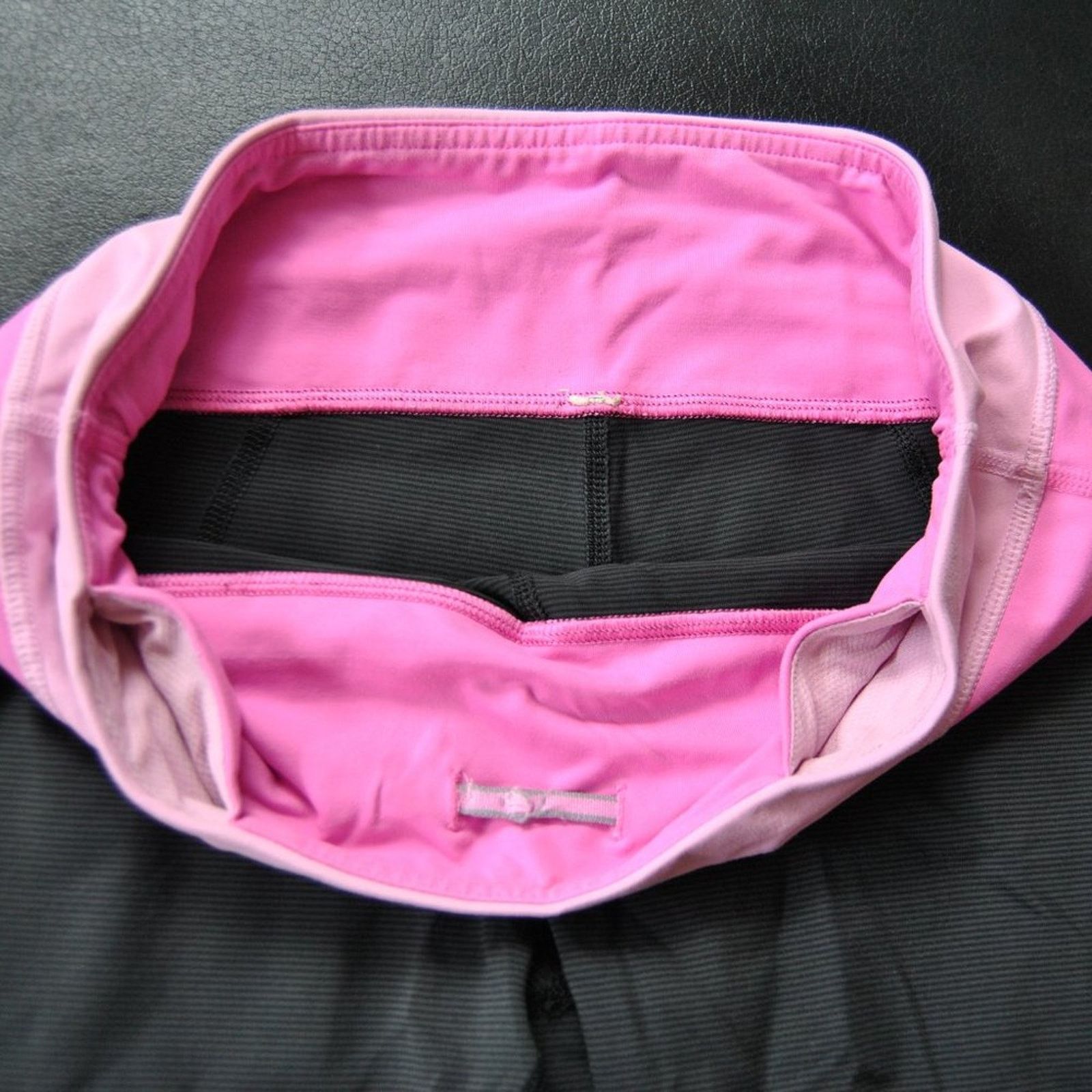 Lululemon Lululemon Black w/ Pink Leggings Size: 6 Size 28" / US 6 / IT 42 - 5 Thumbnail