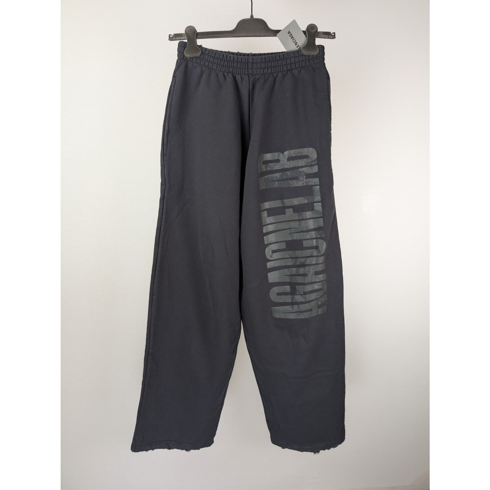 Balenciaga o1rshd1 Baggy Sweatpants in Washed Black Size US 28 / EU 44 - 7 Thumbnail