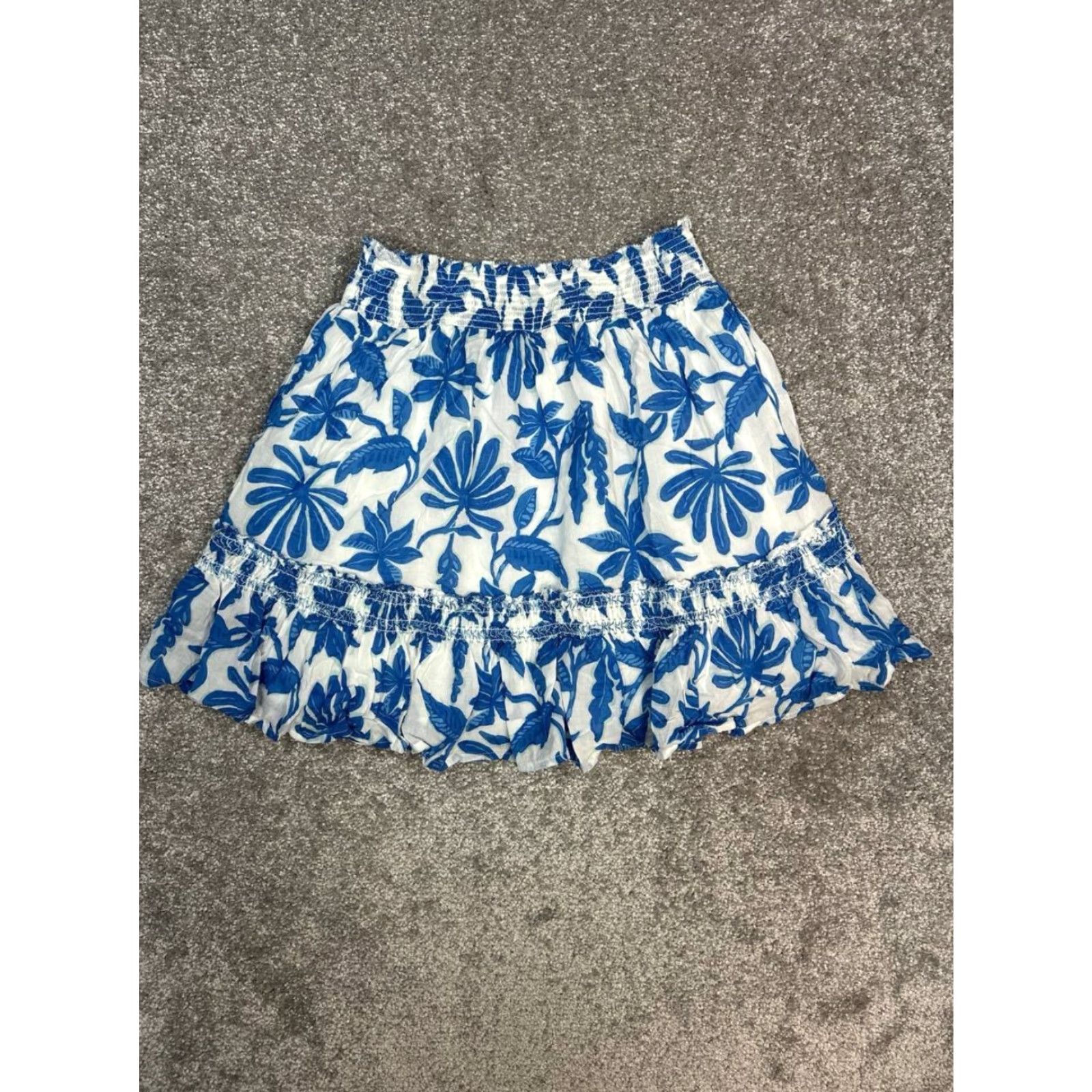 Vineyard Vines Vineyard Vines A-Line Skirt Womens Small White Floral Cotton Smocked Ruffle Hem Size 28" / US 6 / IT 42 - 2 Thumbnail