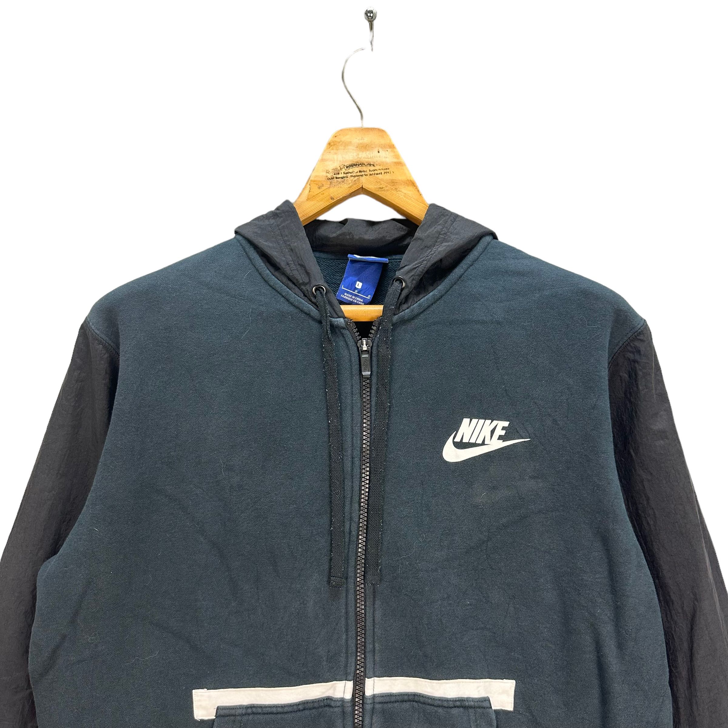 Nike NIKE SWOOSH BACK BIG LOGO HYBRID ZIPPER HOODIES #8019-196 Size US L / EU 52-54 / 3 - 3 Thumbnail