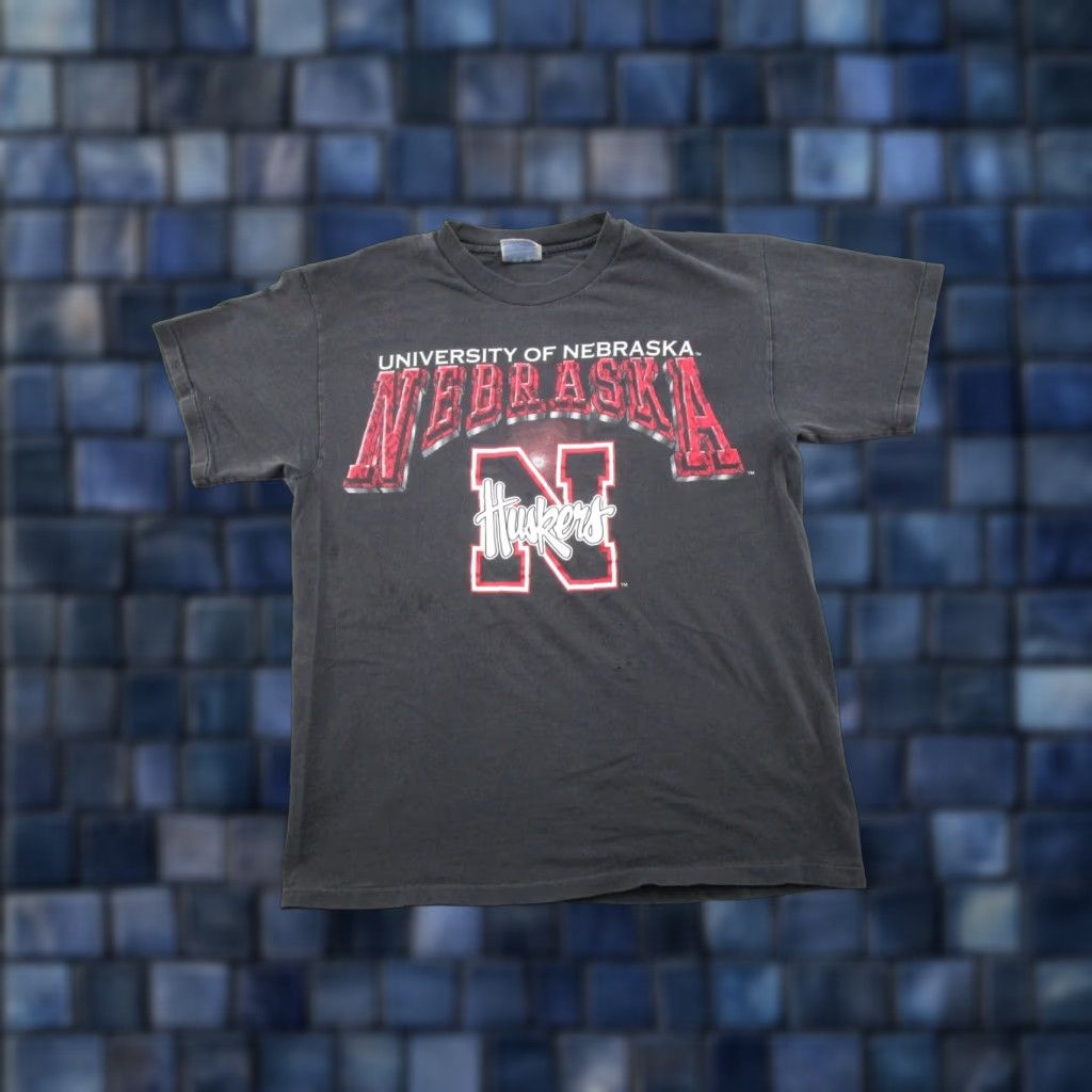 Hanes VINTAGE Hanes Nebraska Cornhuskers T-Shirt M Black 90s 2-Point Graphic Crew Neck Mens Size US M / EU 48-50 / 2 - 1 Thumbnail