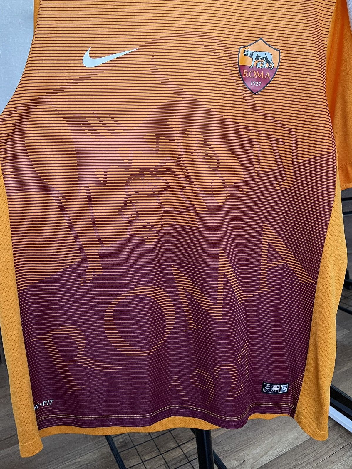 Nike 2018/2019 Nike AS Roma Soccer Jersey Pre Match T-Shirt Tee Size US XL / EU 56 / 4 - 6 Thumbnail