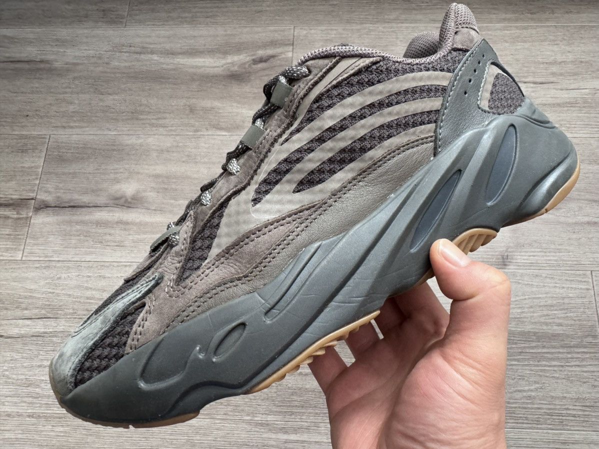 Yeezy Boost 700 V2 men size