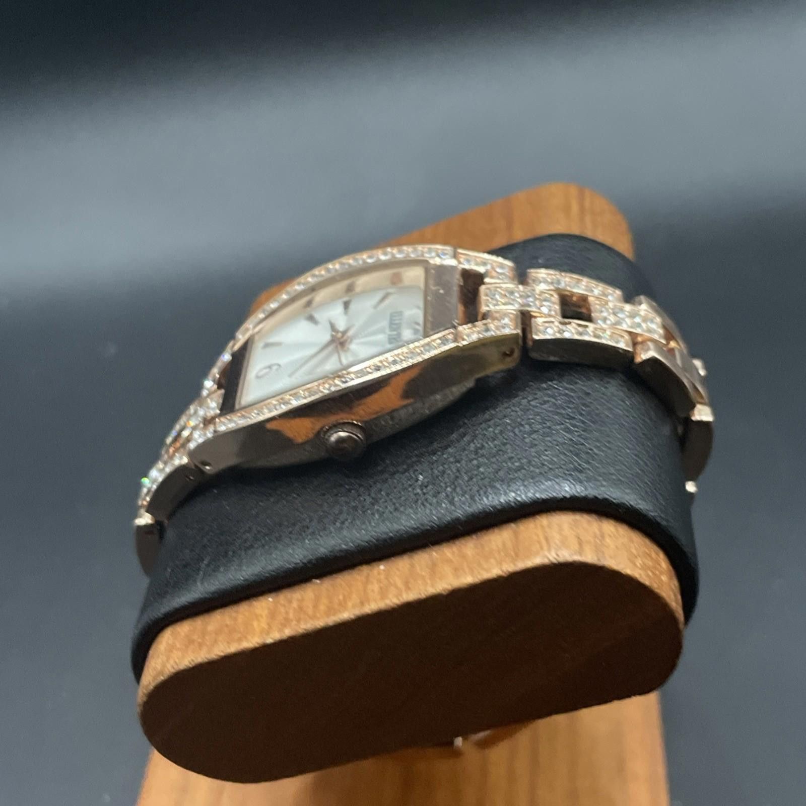 Designer Women Ellen Tracy Rose Gold Tone Quartz New Battery Size ONE SIZE - 1 Thumbnail