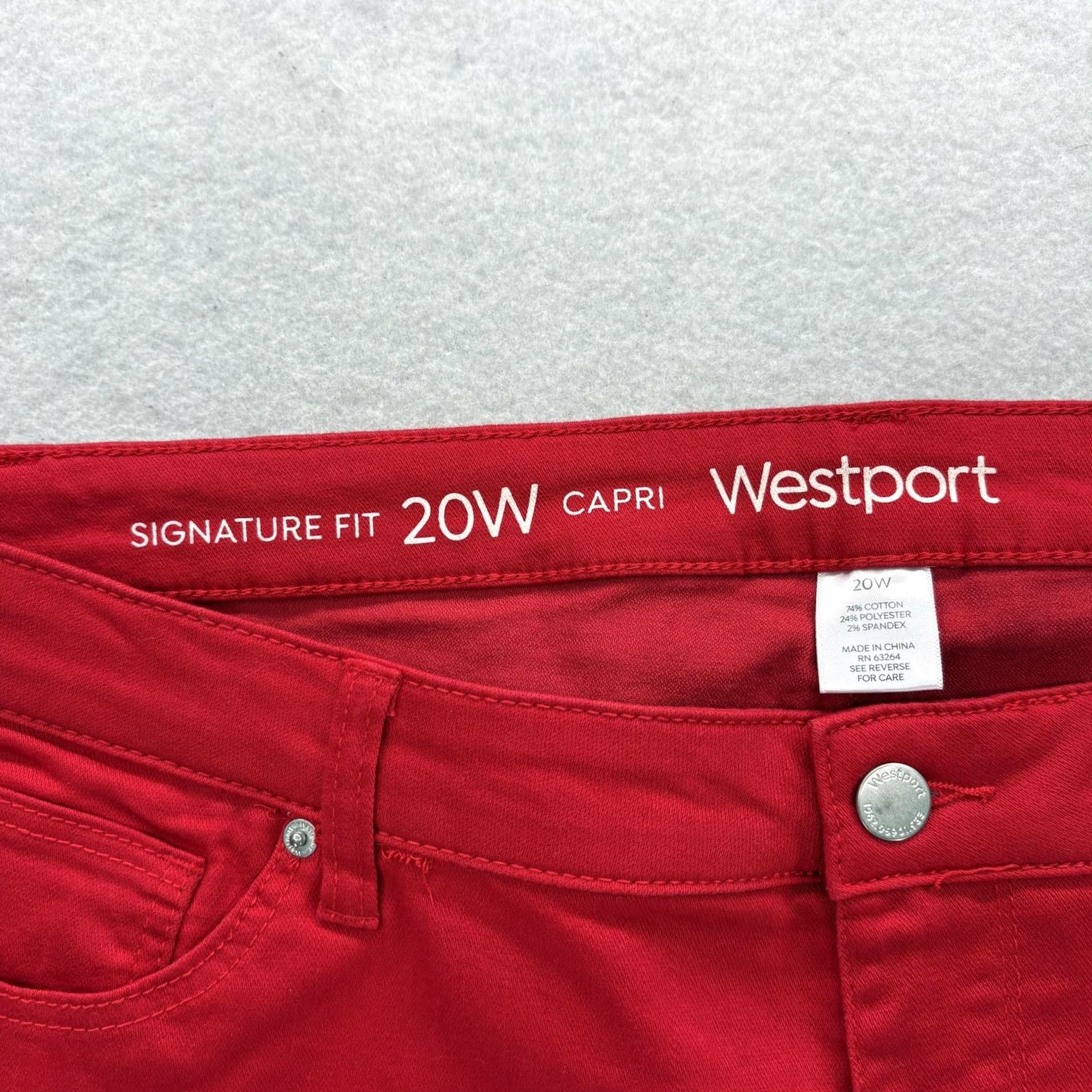 Vintage Westport Pants Womens 20W Red Twill Stretch Capri Pockets Summer Signature Fit Size 42" / US 20 - 4 Thumbnail