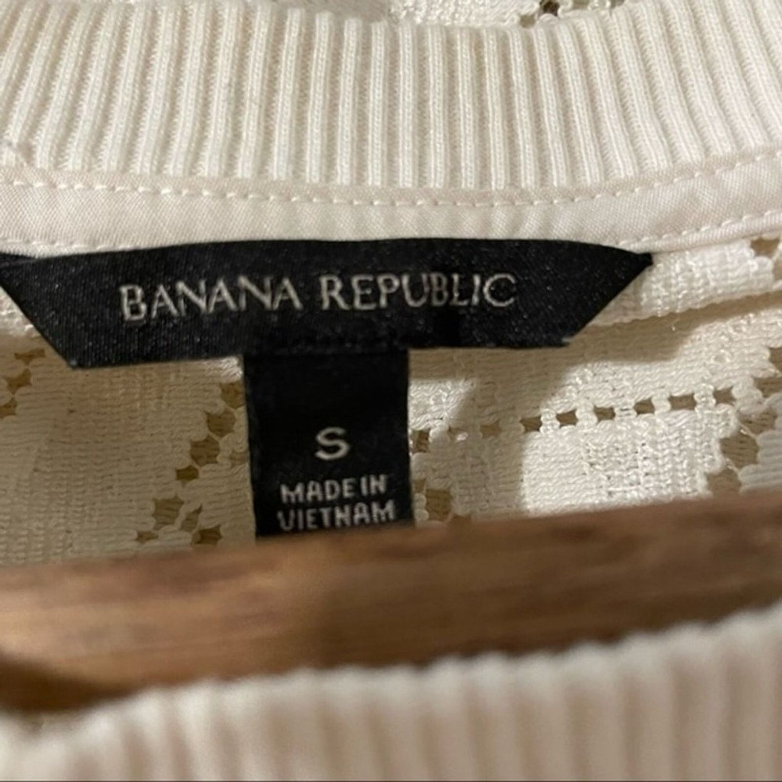 Banana Republic Banana Republic Top Pullover Eyelet Side Slit Ivory Small Size S / US 4 / IT 40 - 5 Thumbnail