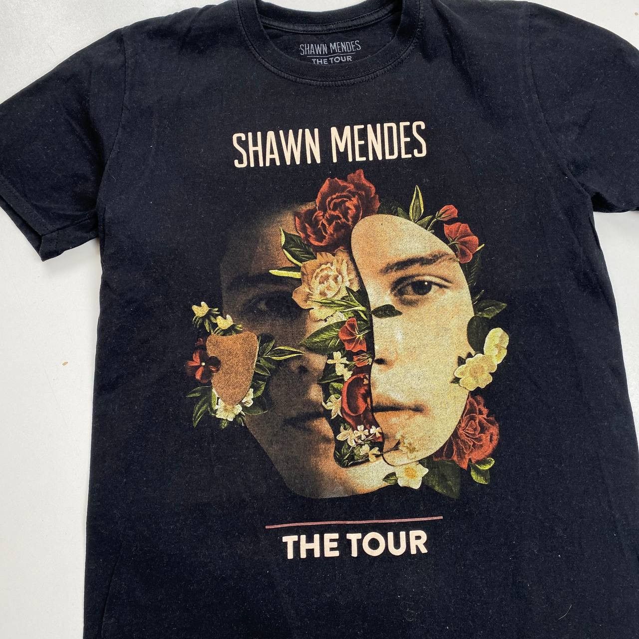 Other Shawn Mendes Tour T-shirt Size:M Size US M / EU 48-50 / 2 - 3 Thumbnail
