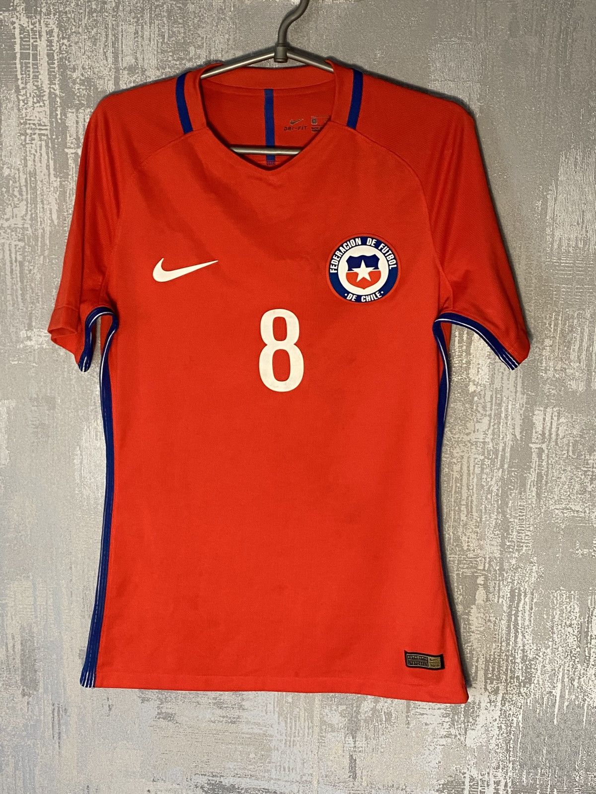 Nike Match Worn Chile Nike Soccer Jersey 2018 Perez #8 Football Size US M / EU 48-50 / 2 - 1 Thumbnail